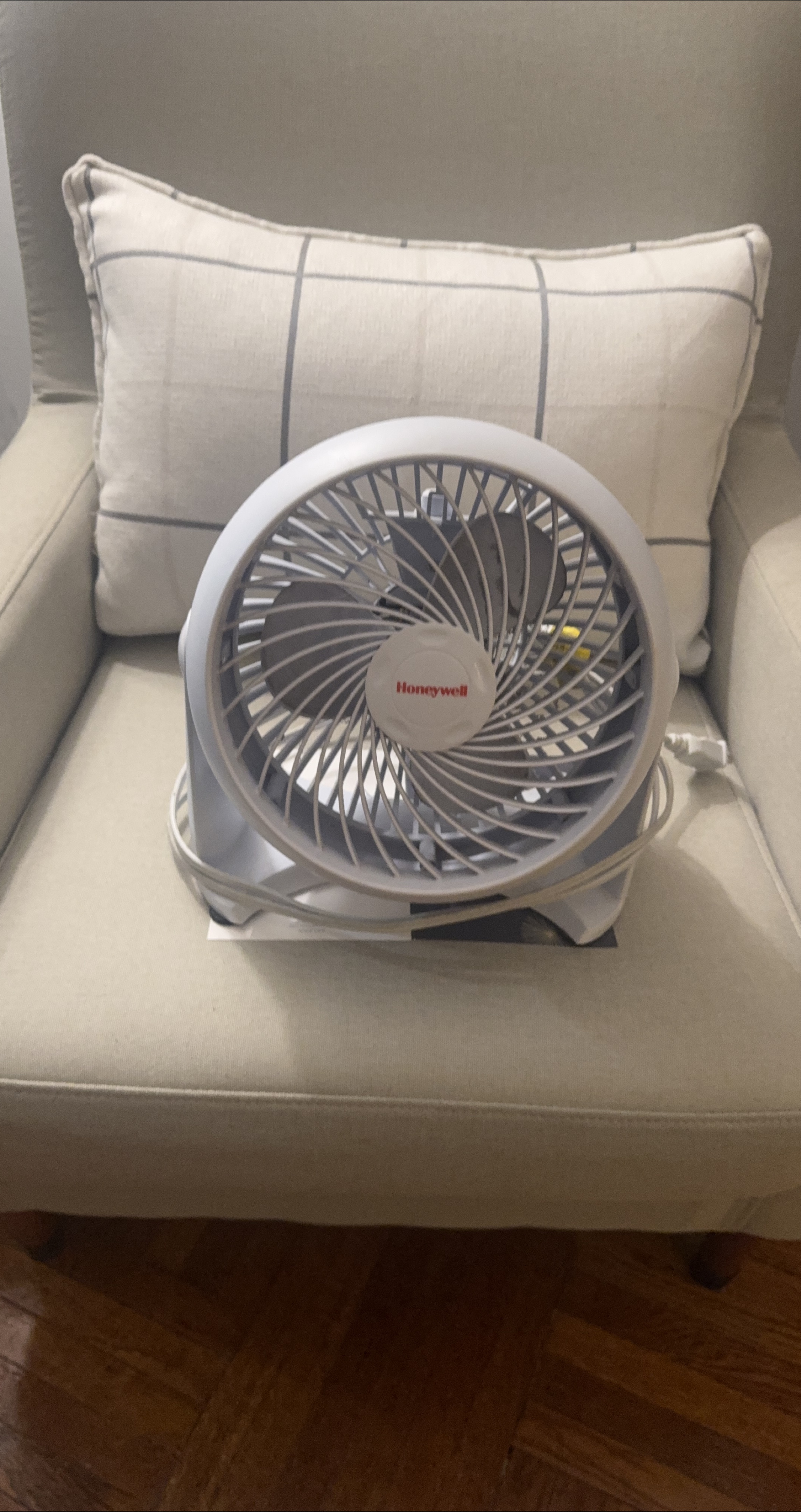 🥕 Honeywell Tabletop Air Circulator Fan thumbnail