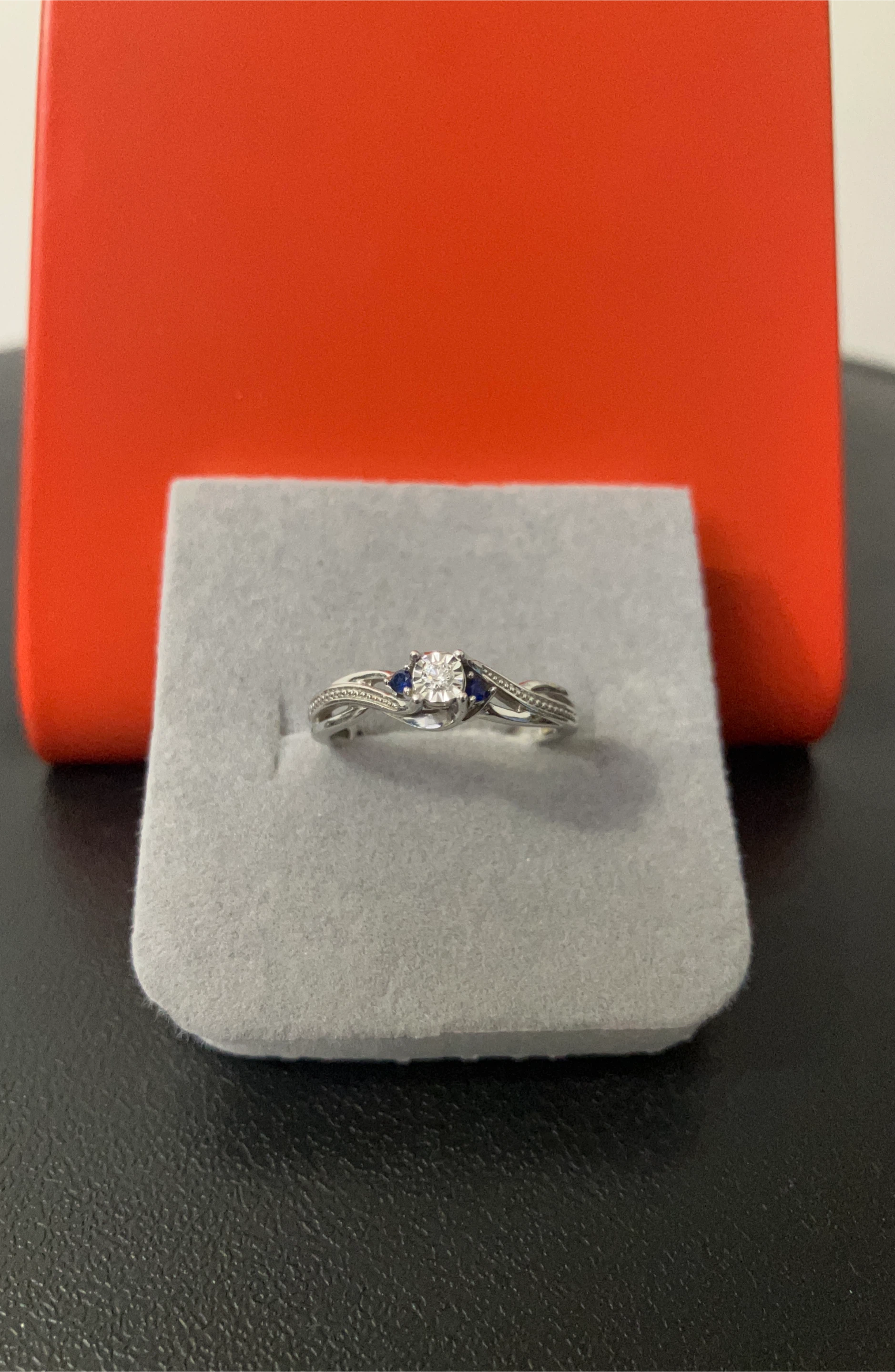 Elegant Ring with Gemstones thumbnail