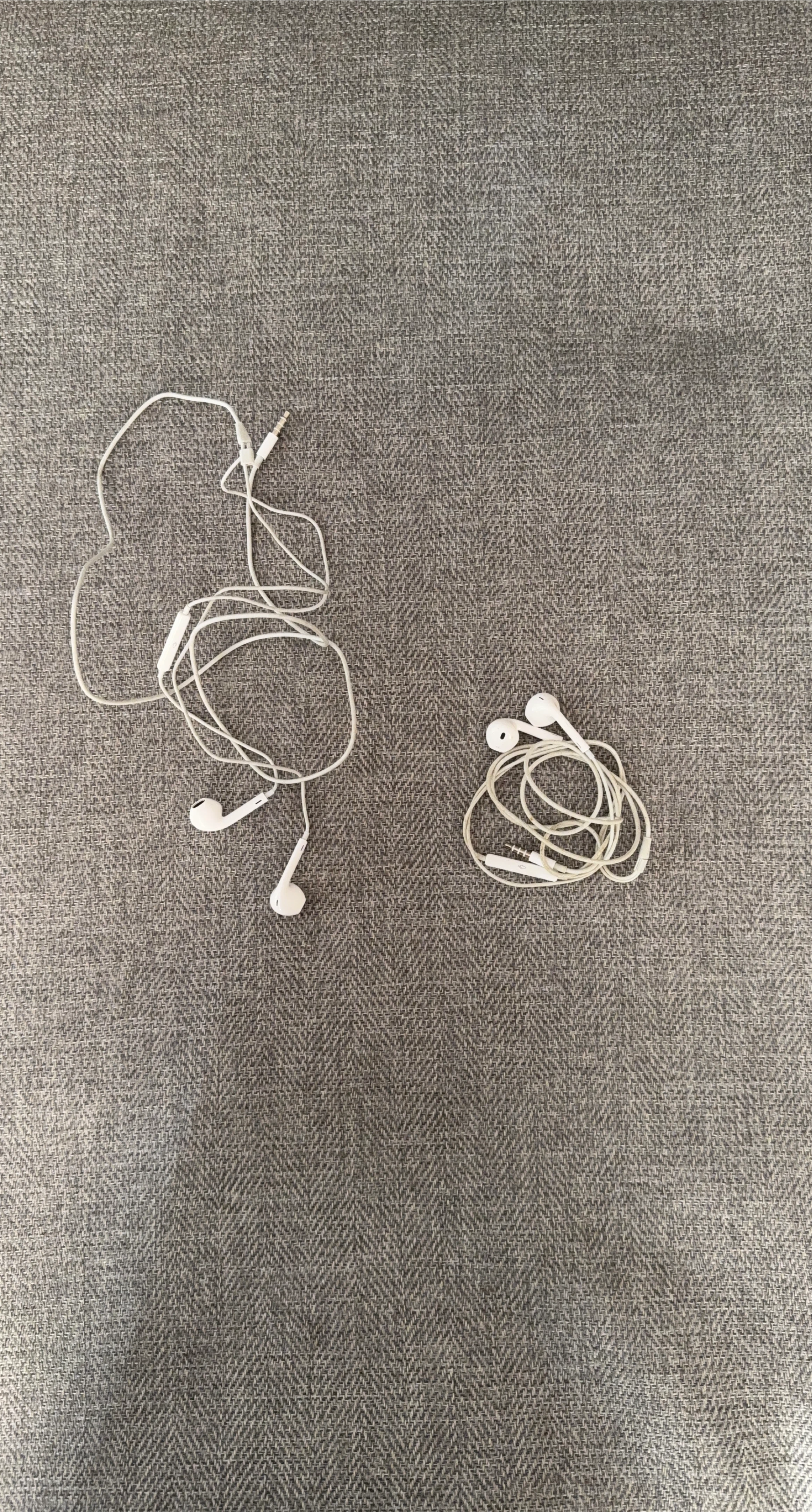 🥕Apple EarPods with 3.5mm Headphone 🥕 thumbnail