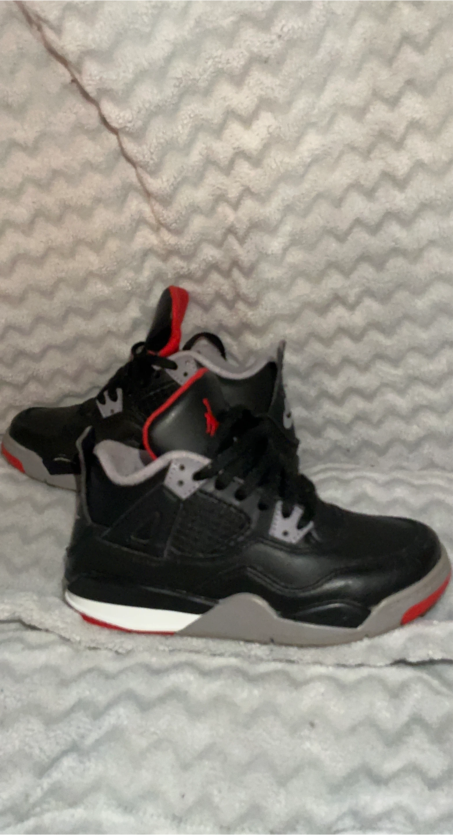 Jordan 4 Retro Black Red thumbnail