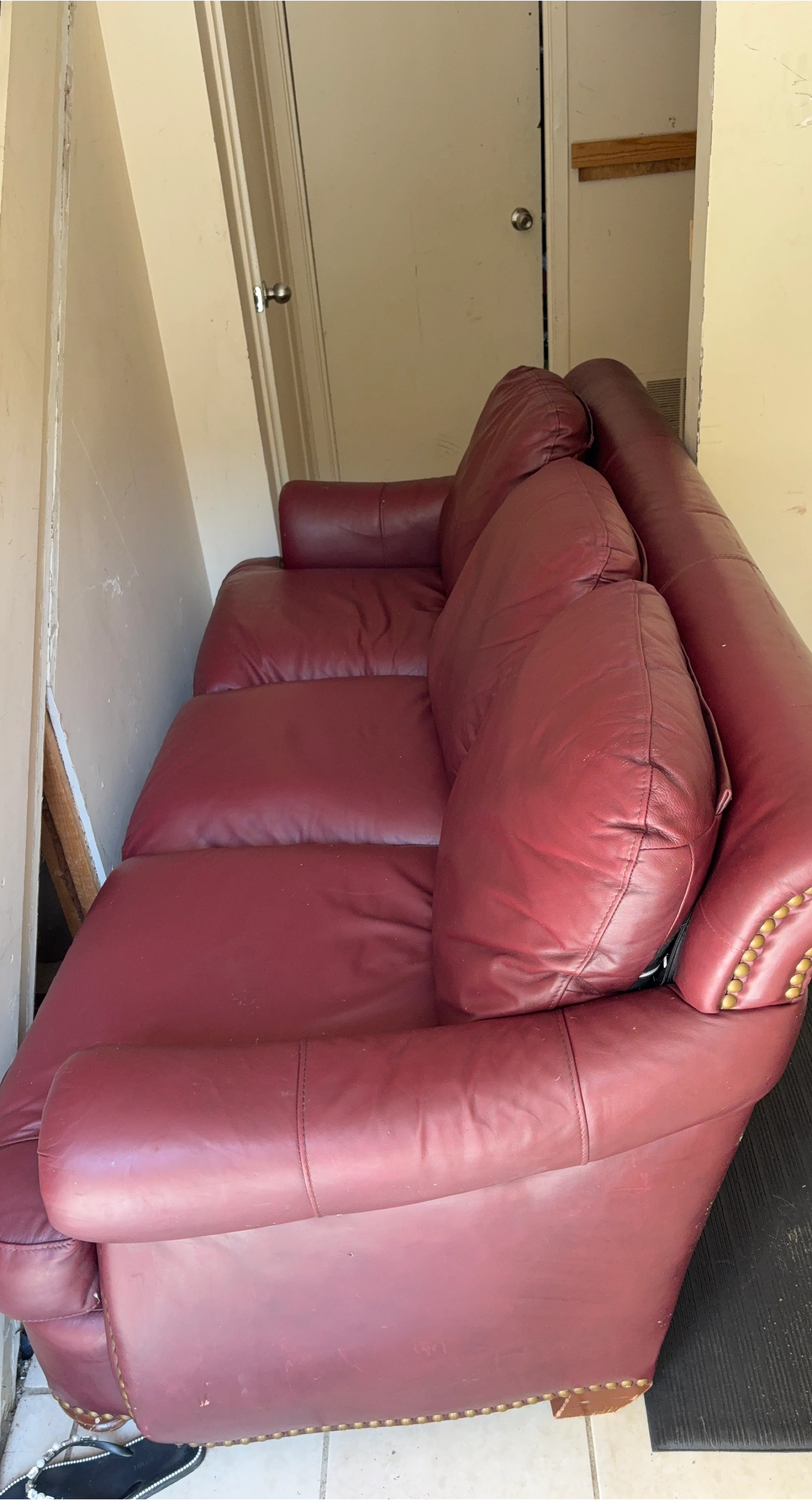 Burgundy Leather Sofa thumbnail