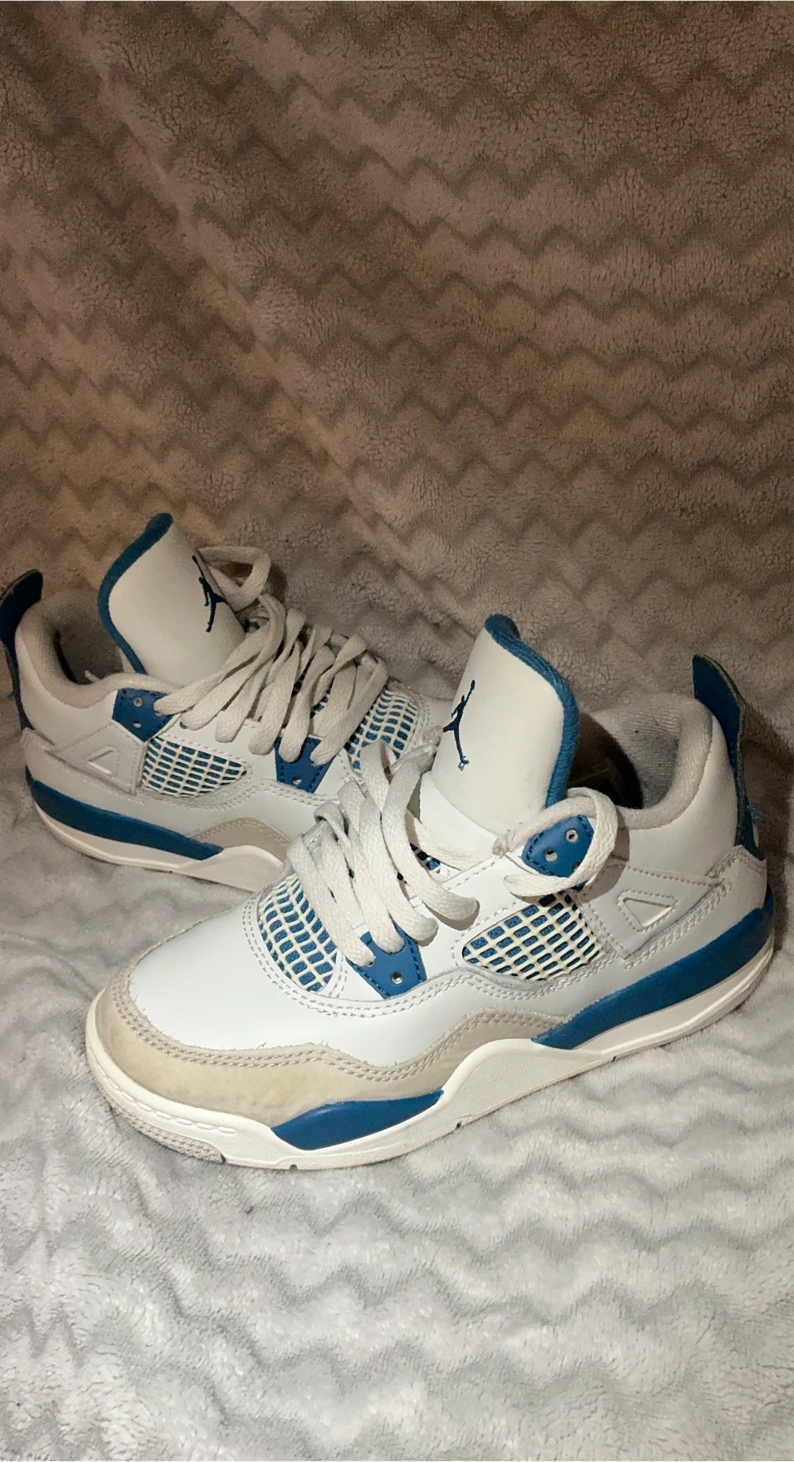 Jordan 4 Retro military blue thumbnail