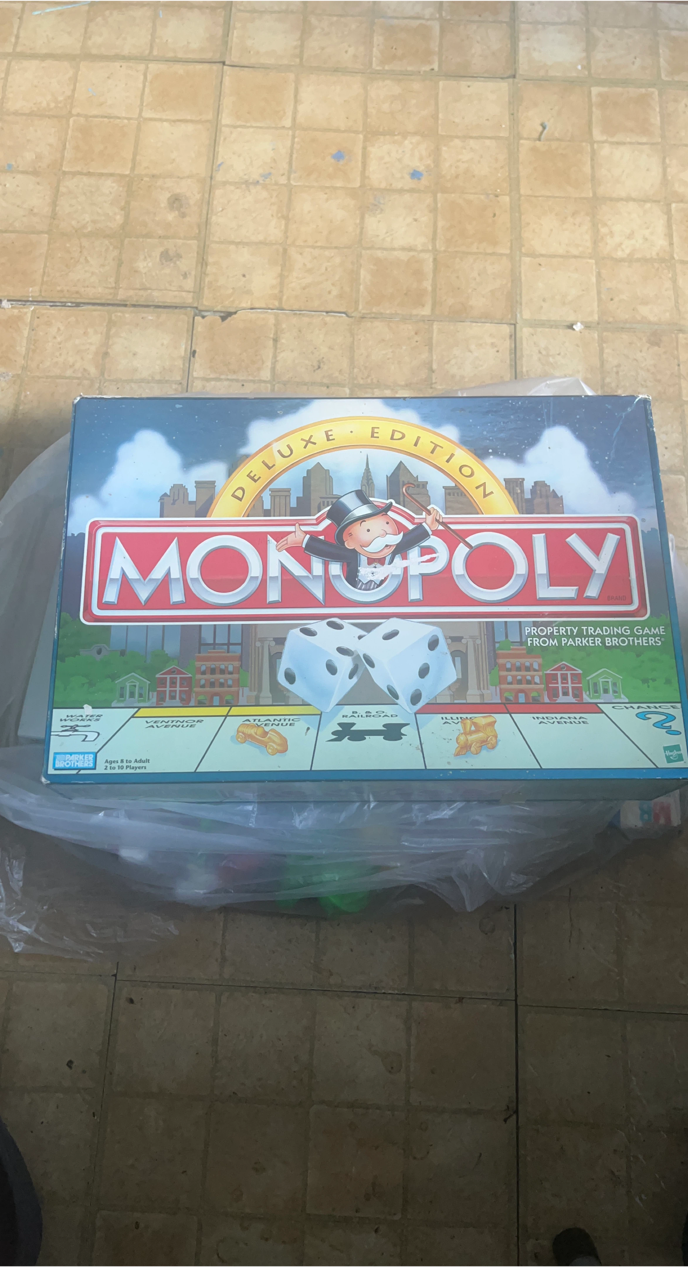 Monopoly Deluxe Edition Board Game thumbnail
