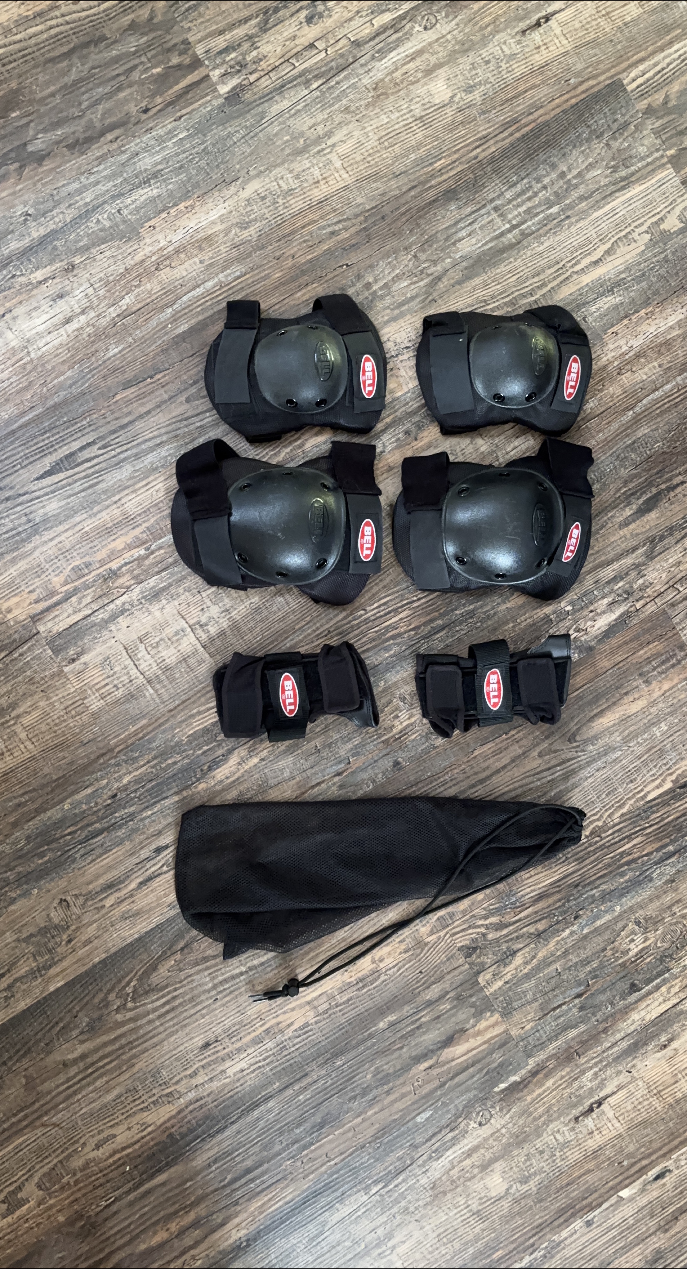 Bell Knee, Elbow & Wrist Pad Set thumbnail