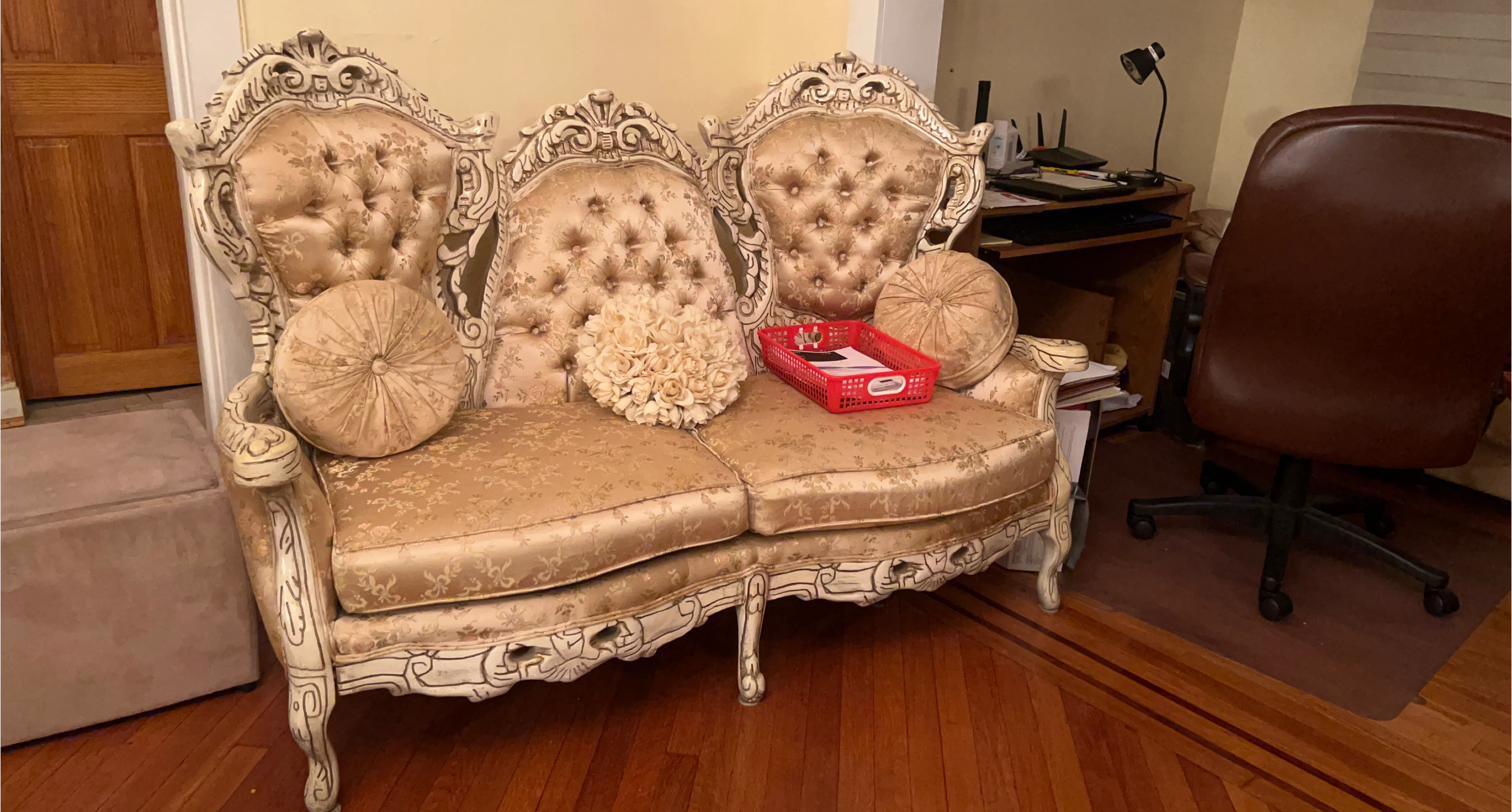 Vintage Style Floral Sofa thumbnail