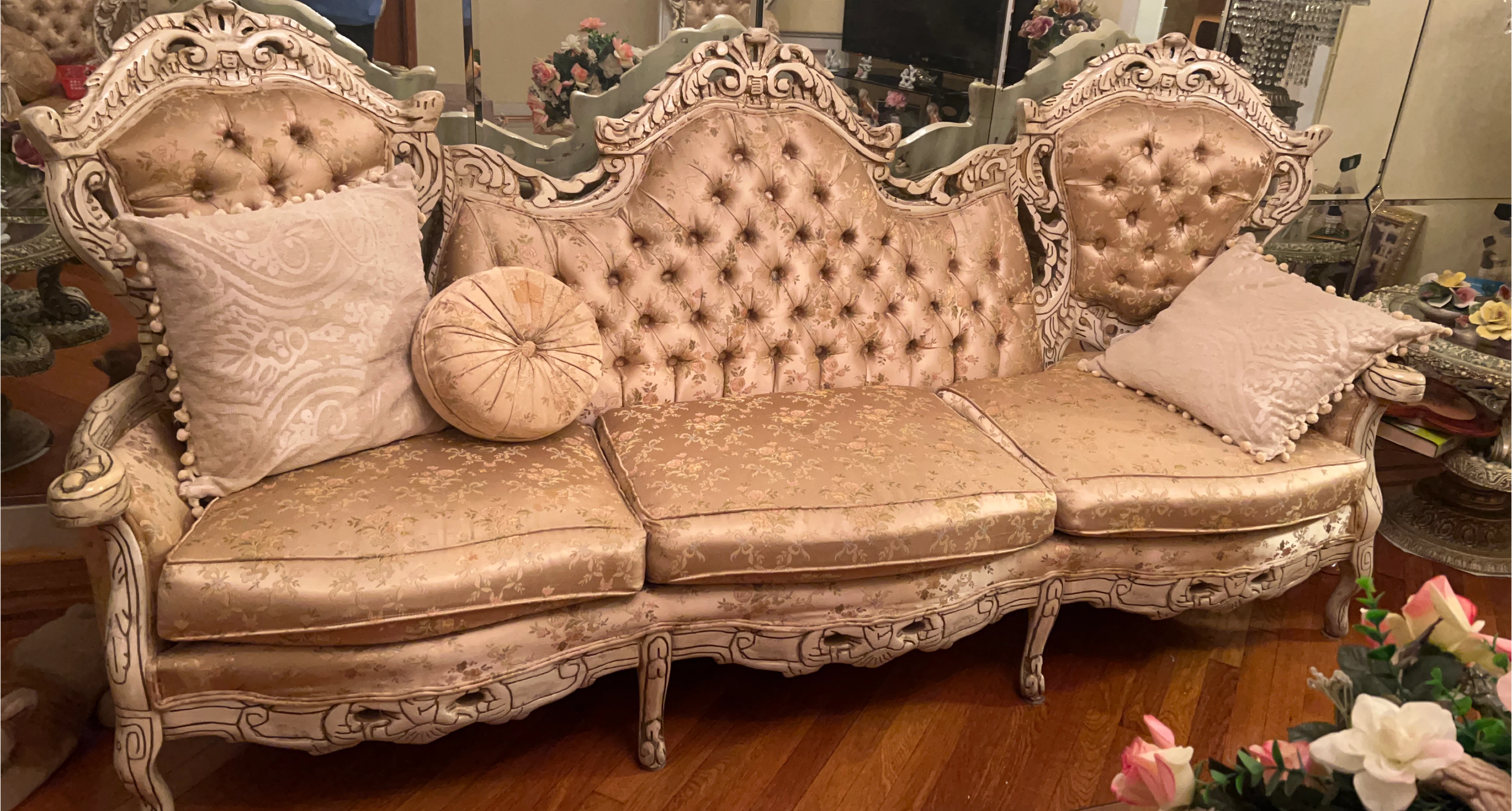 Vintage Tufted Floral Sofa thumbnail