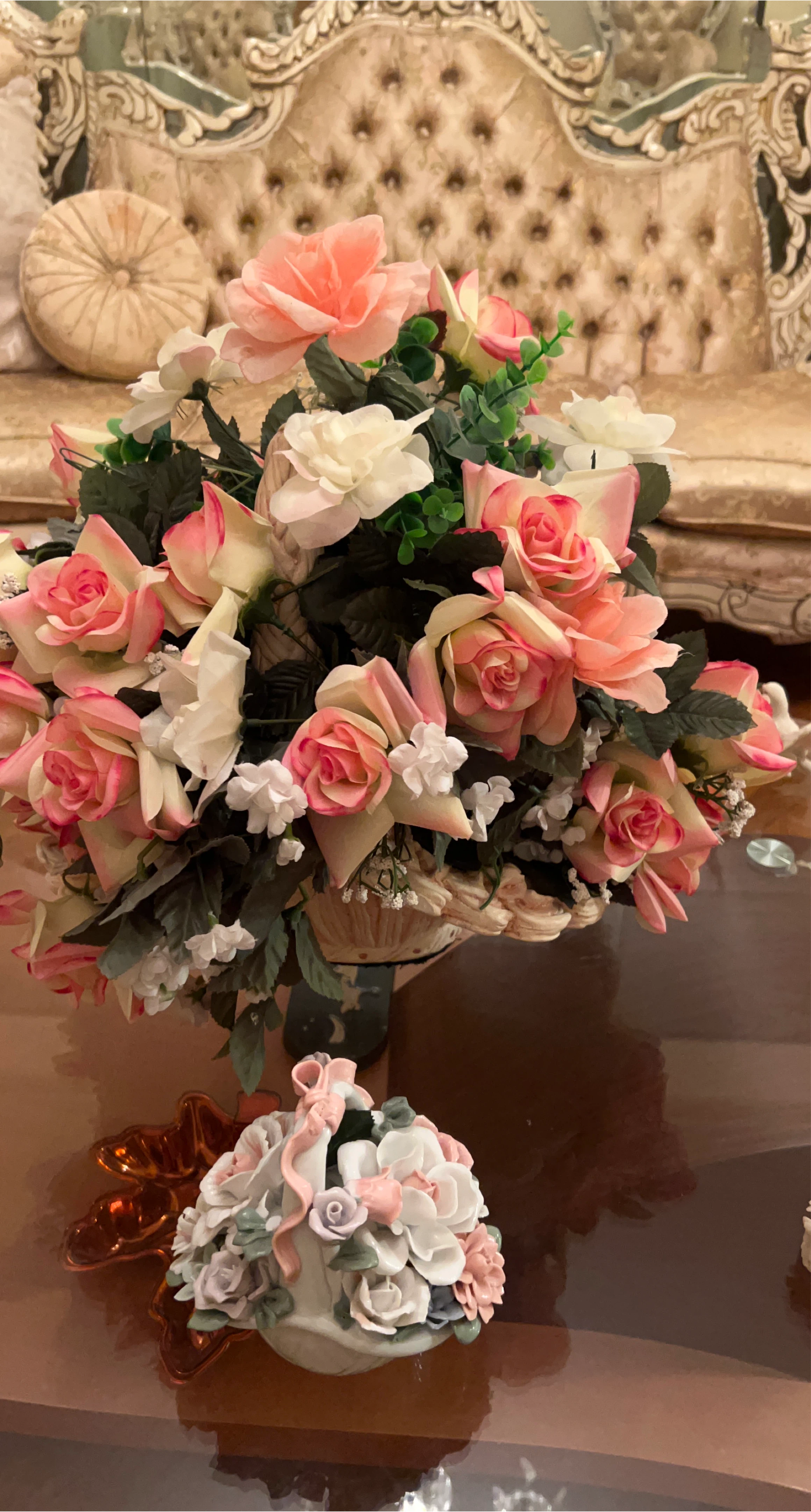 Beautiful Floral Arrangement thumbnail
