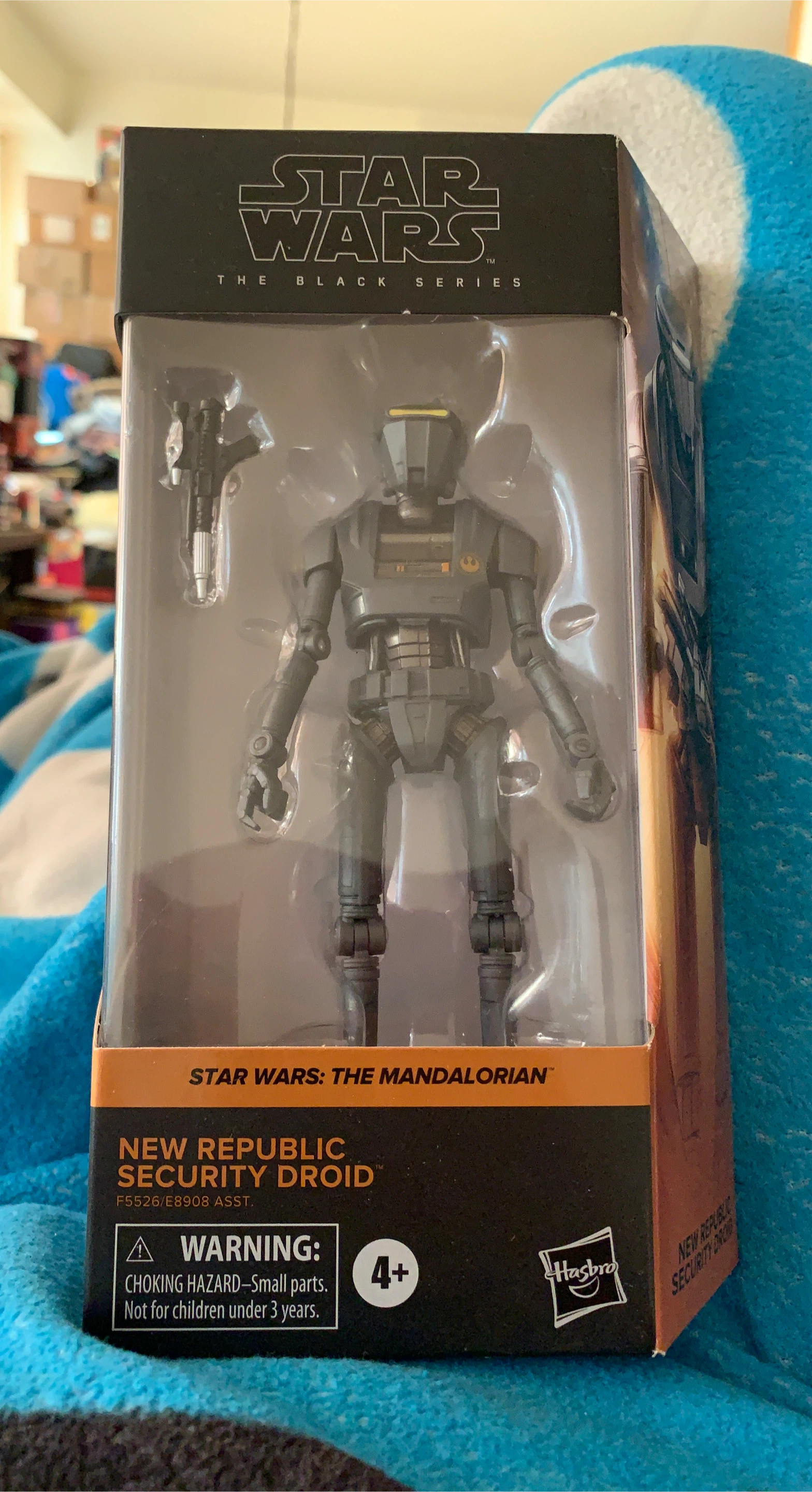 Star Wars Black Series New Republic Security Droid thumbnail