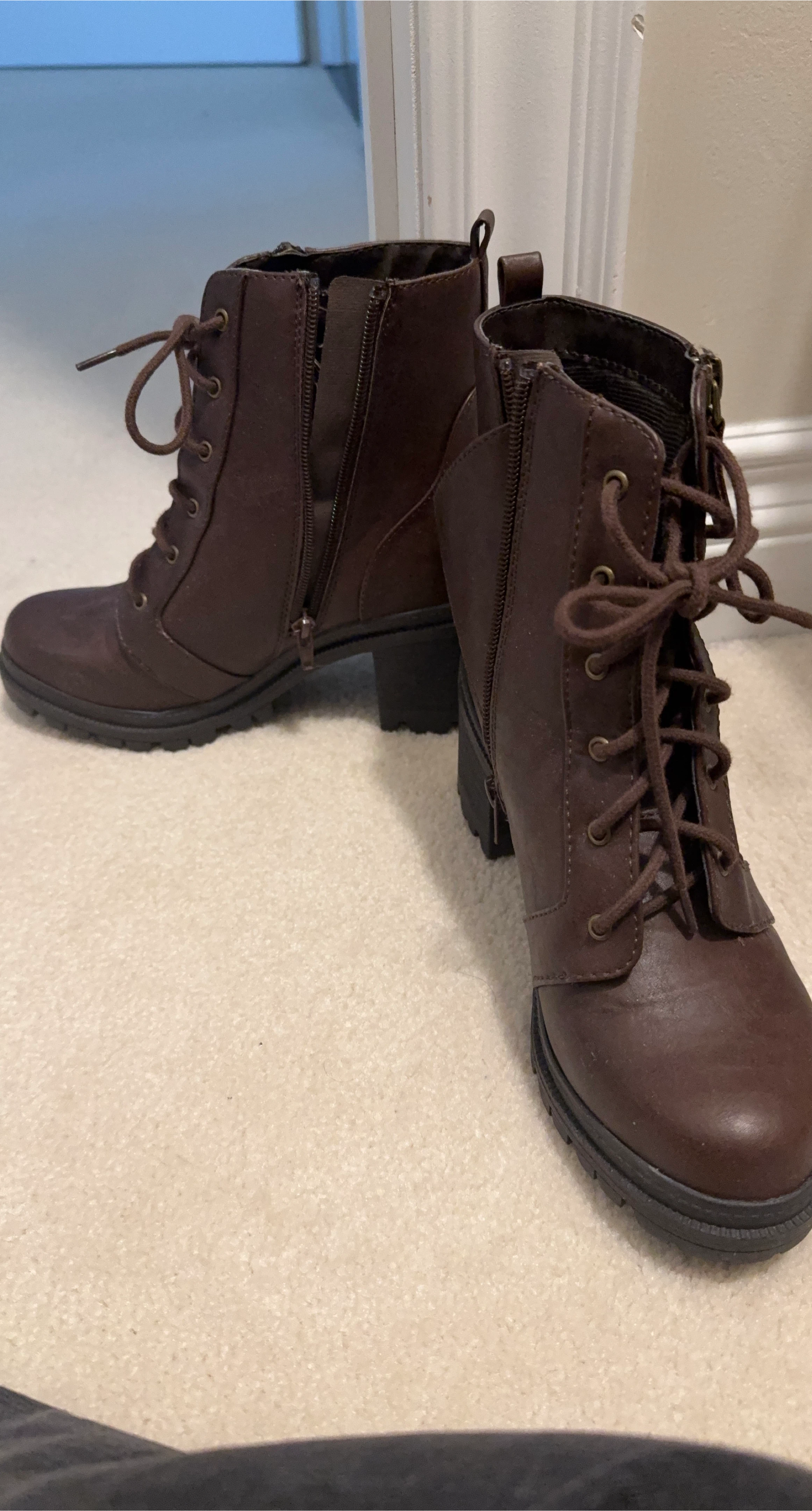 🥕Brand new Brown Lace-Up Heeled Boots🥕 thumbnail