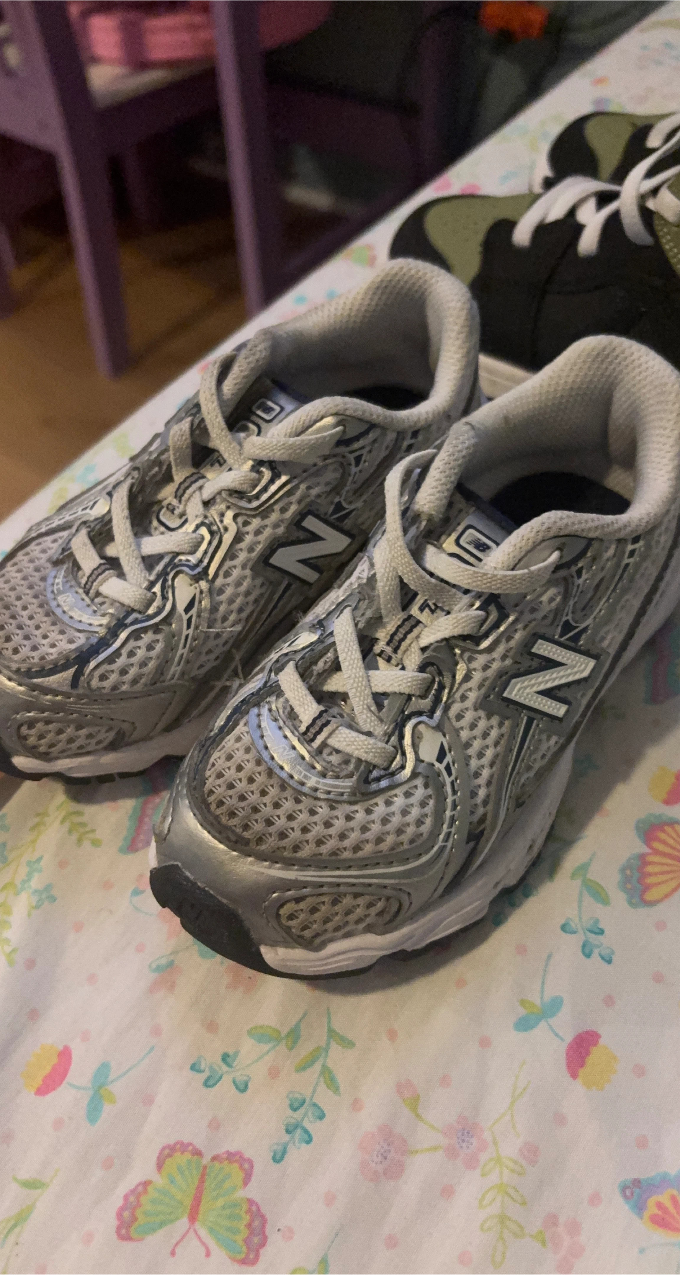 New Balance Silver Sneakers thumbnail