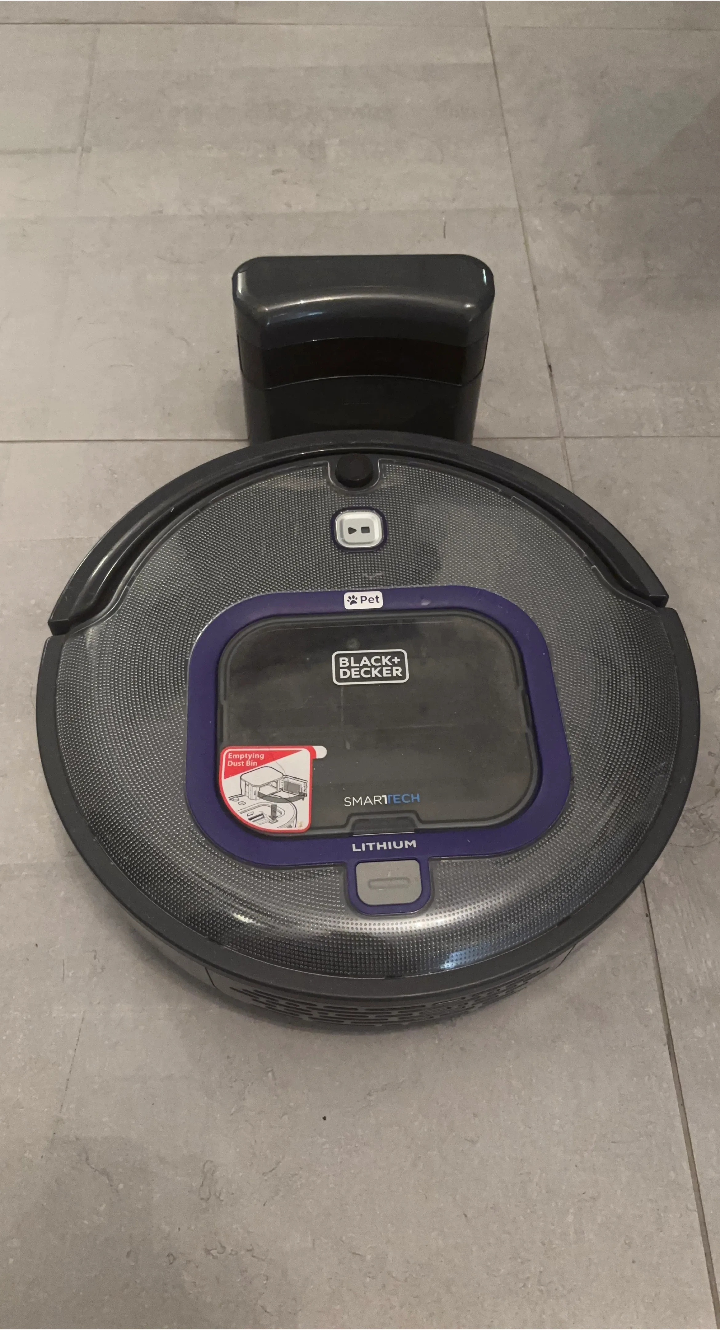 Black+Decker Smartech Pet Robot Vacuum (Need a new battery)