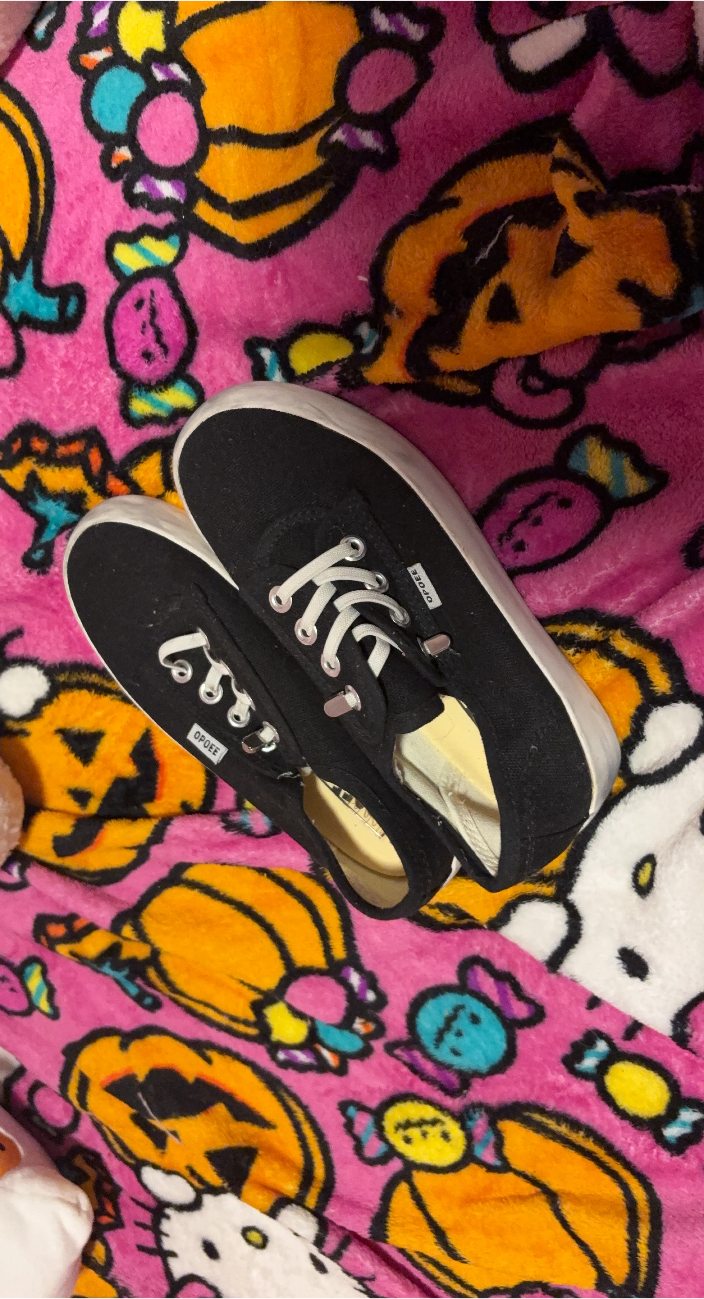 Opoee Black Canvas Sneakers image indicator(1)