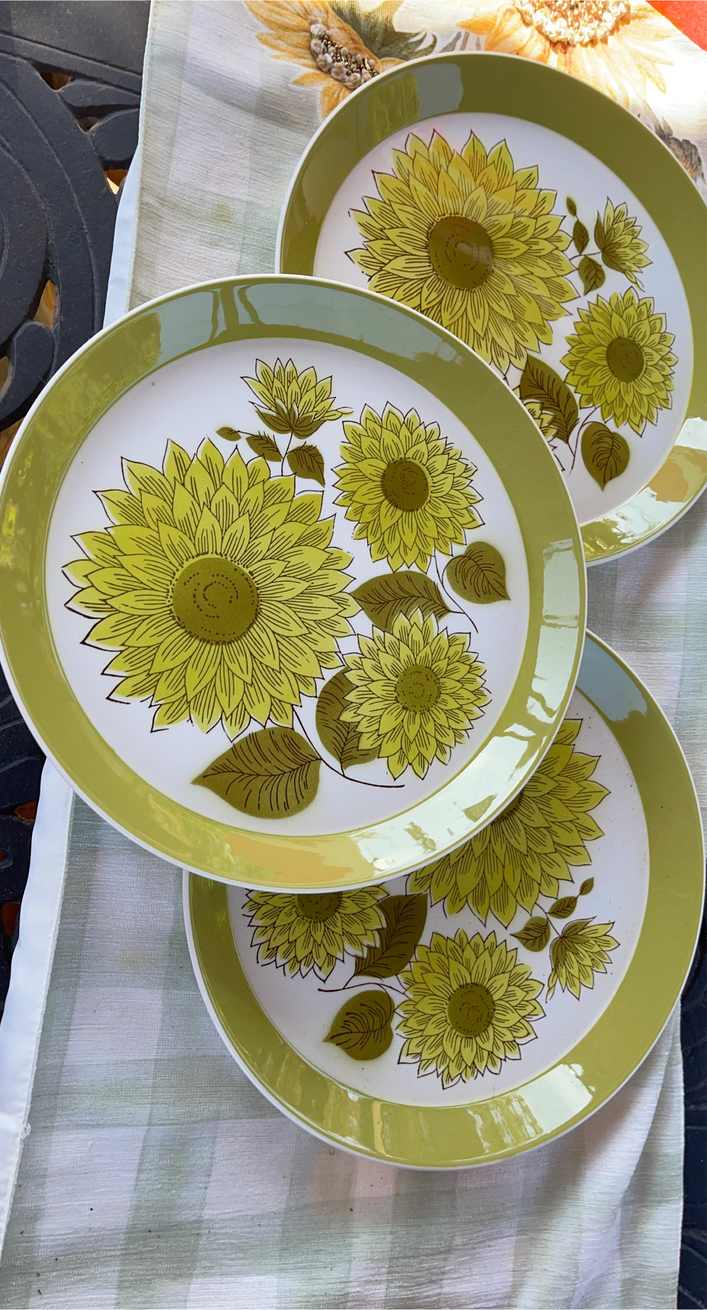 Mikasa Duplex Dahlia Ben Seibel Plates (Set of 3) thumbnail