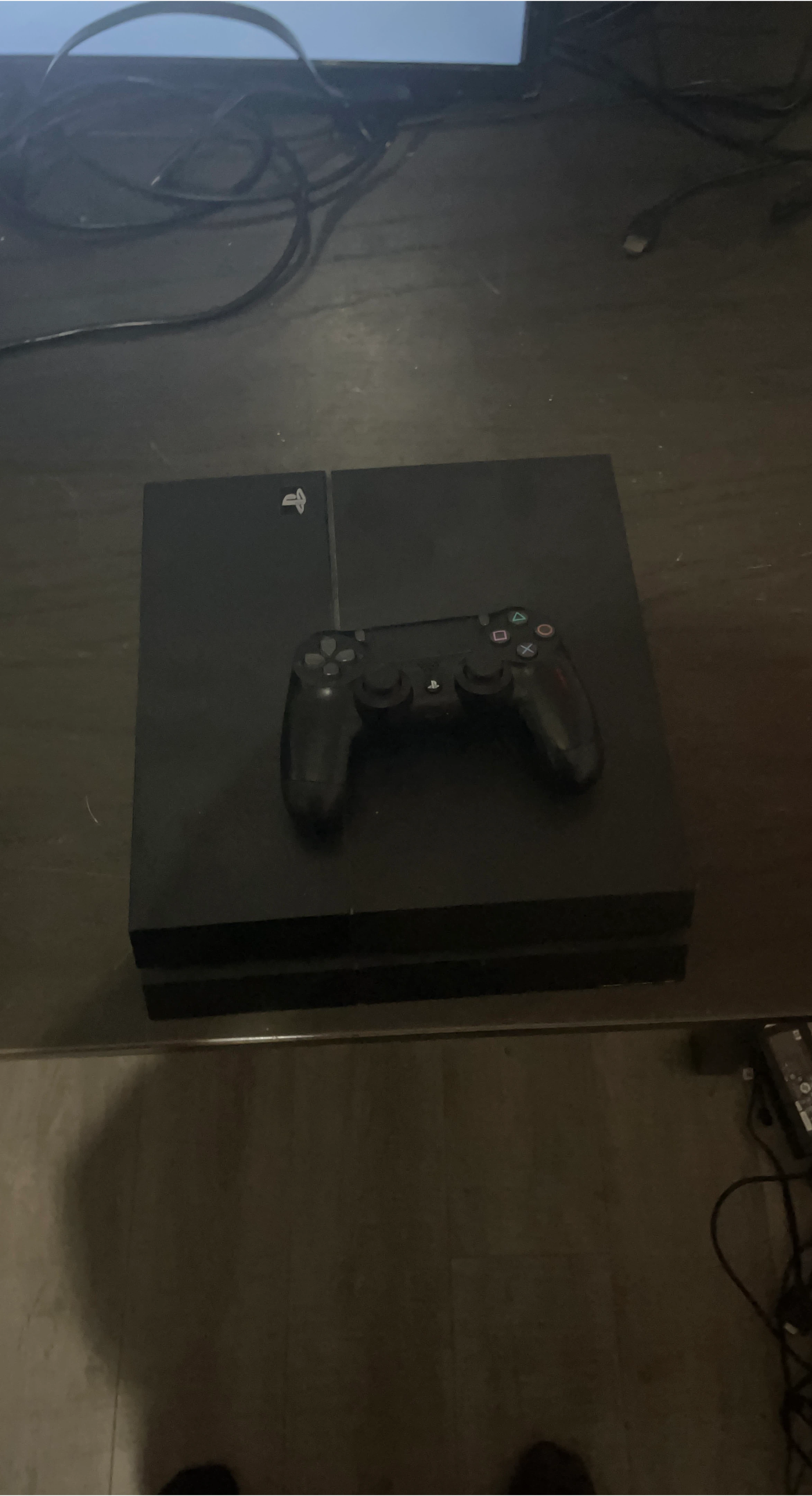 PlayStation 4 with Controller image indicator(1)