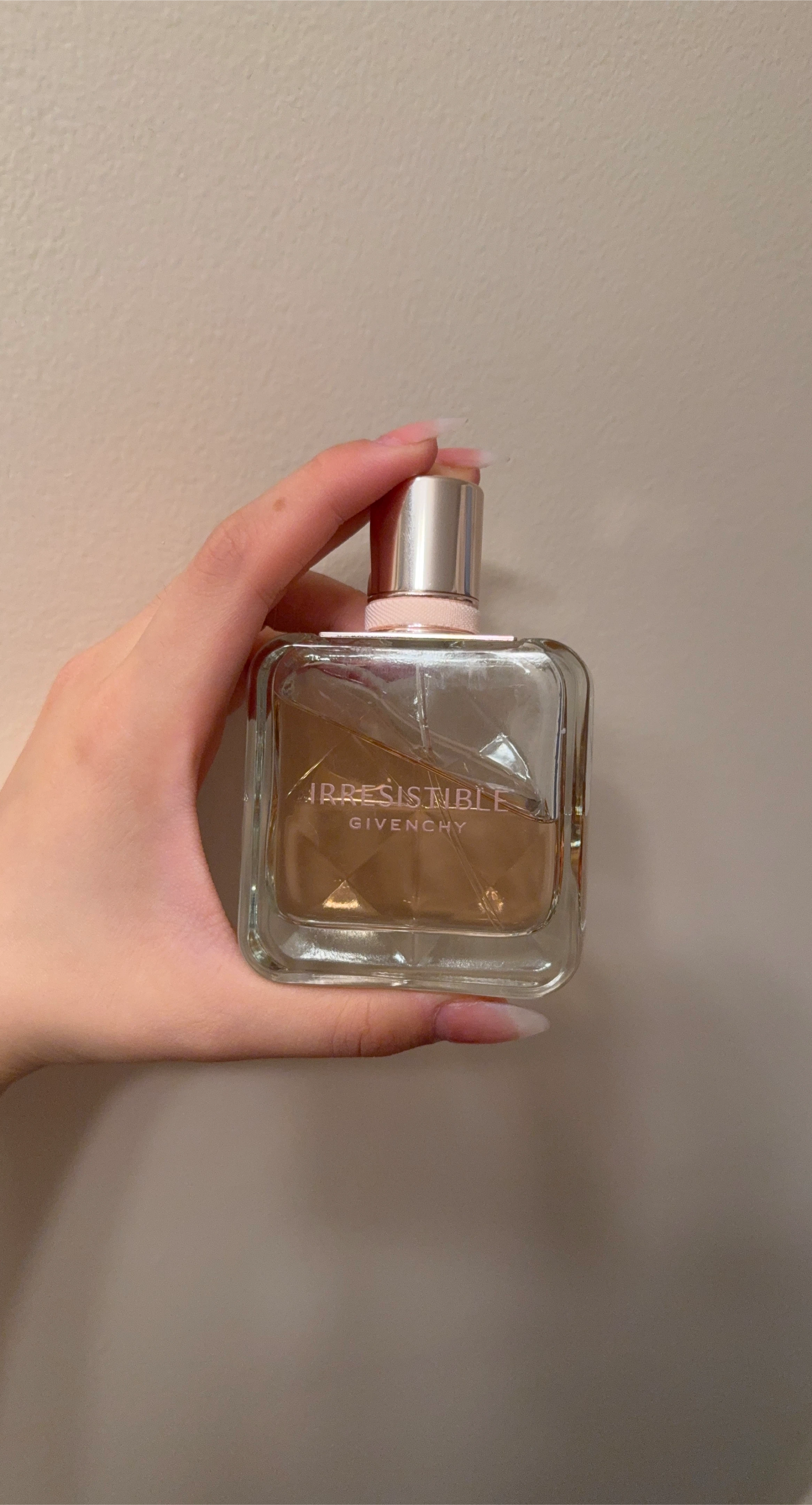 Givenchy Irresistible Eau de Parfum thumbnail