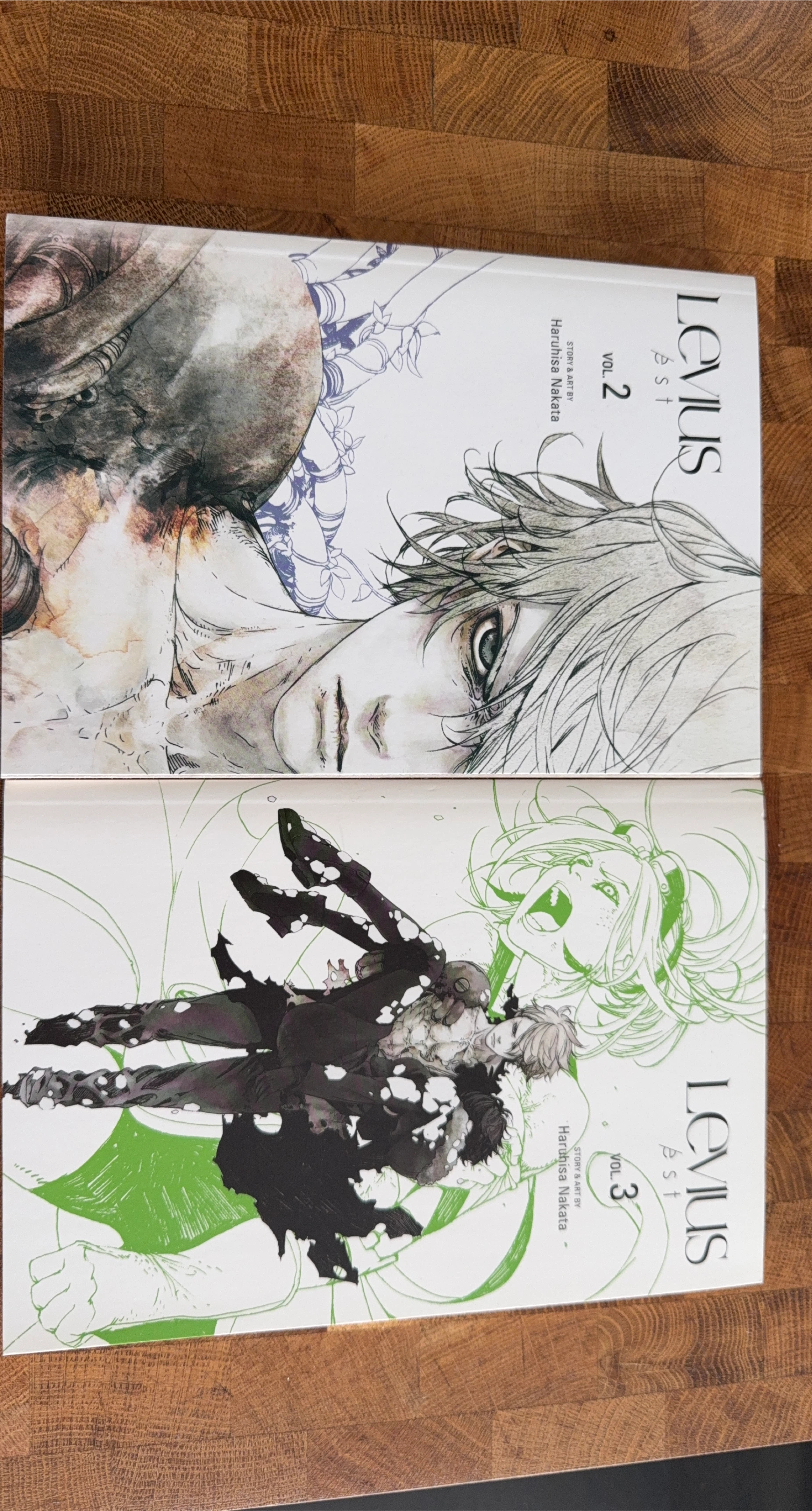Levius Est Manga Volumes 2 & 3 thumbnail