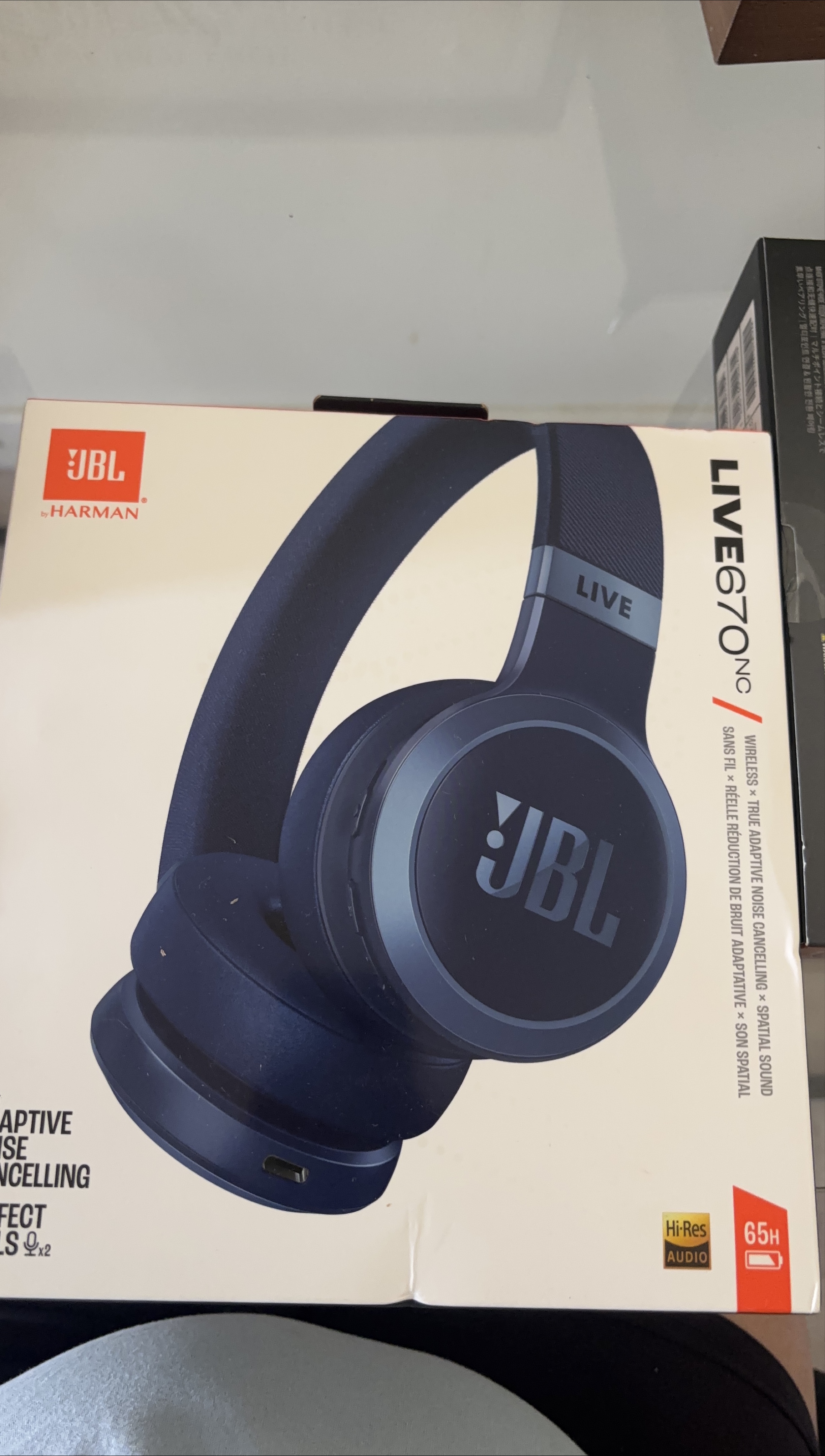 New JBL Live 670NC Wireless Headphones thumbnail