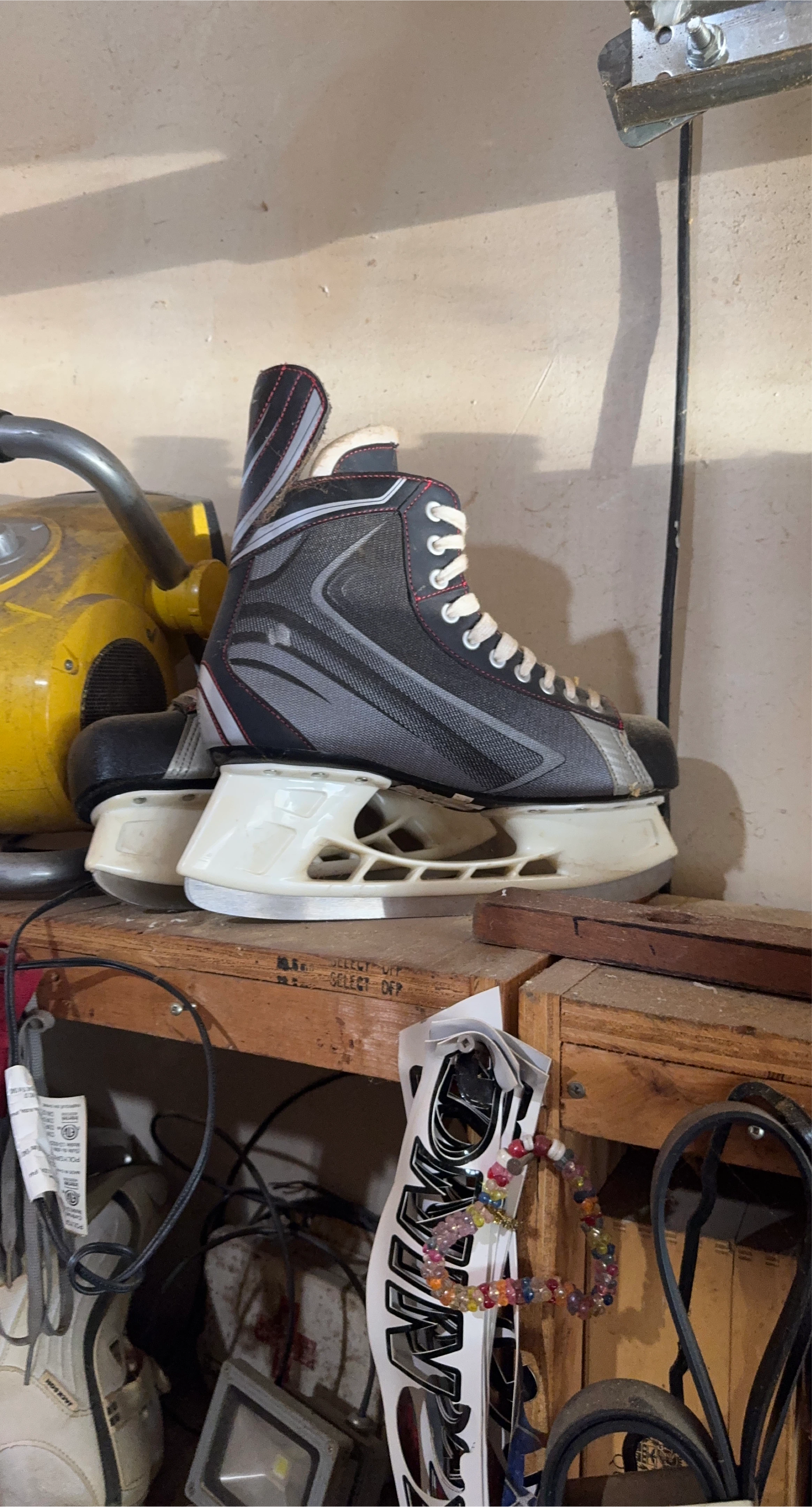 Hockey Skates - Size 11 thumbnail