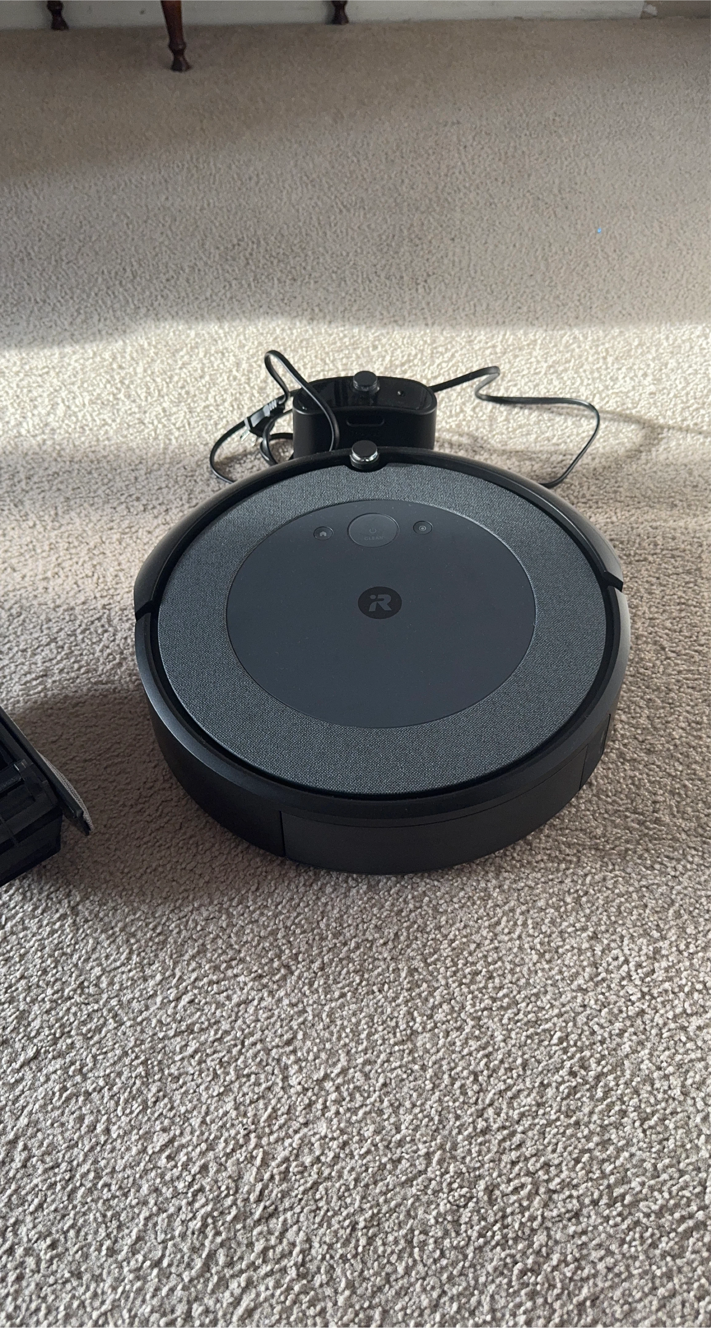 iRobot Roomba i5 Robot Vacuum & Mop- Great Condition! thumbnail