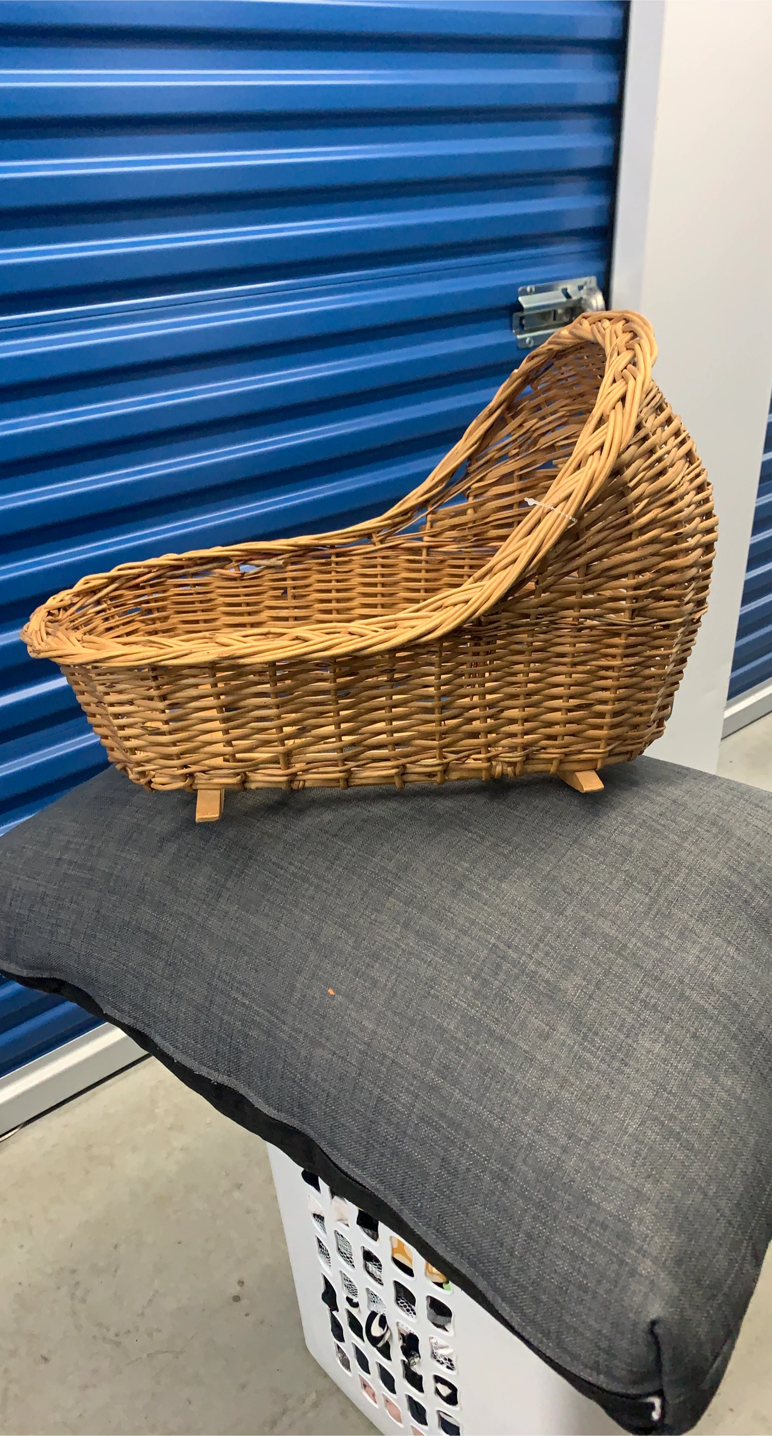 Wicker Moses Basket Bassinet thumbnail