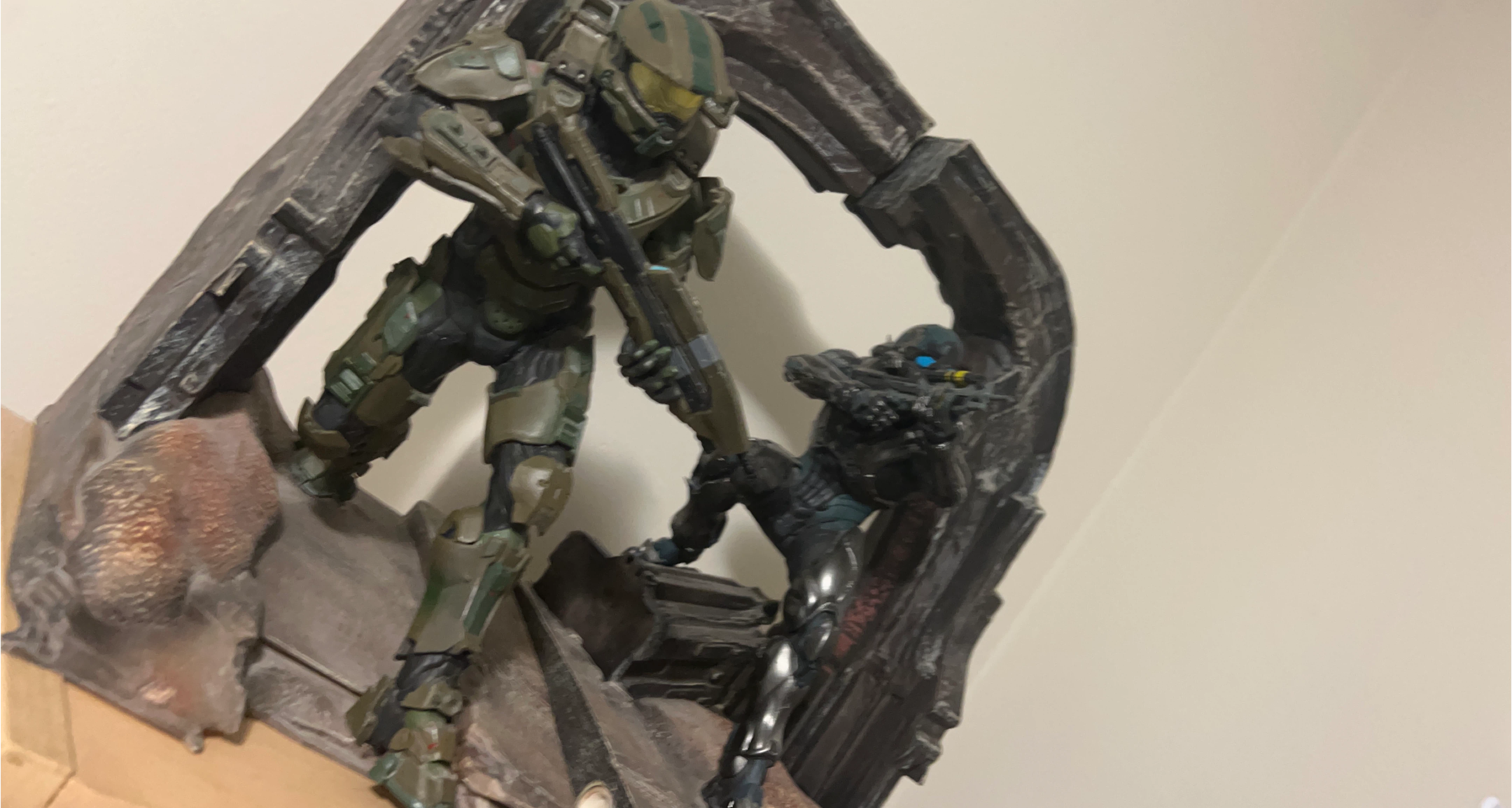 Halo Master Chief and Locke Diorama Statue