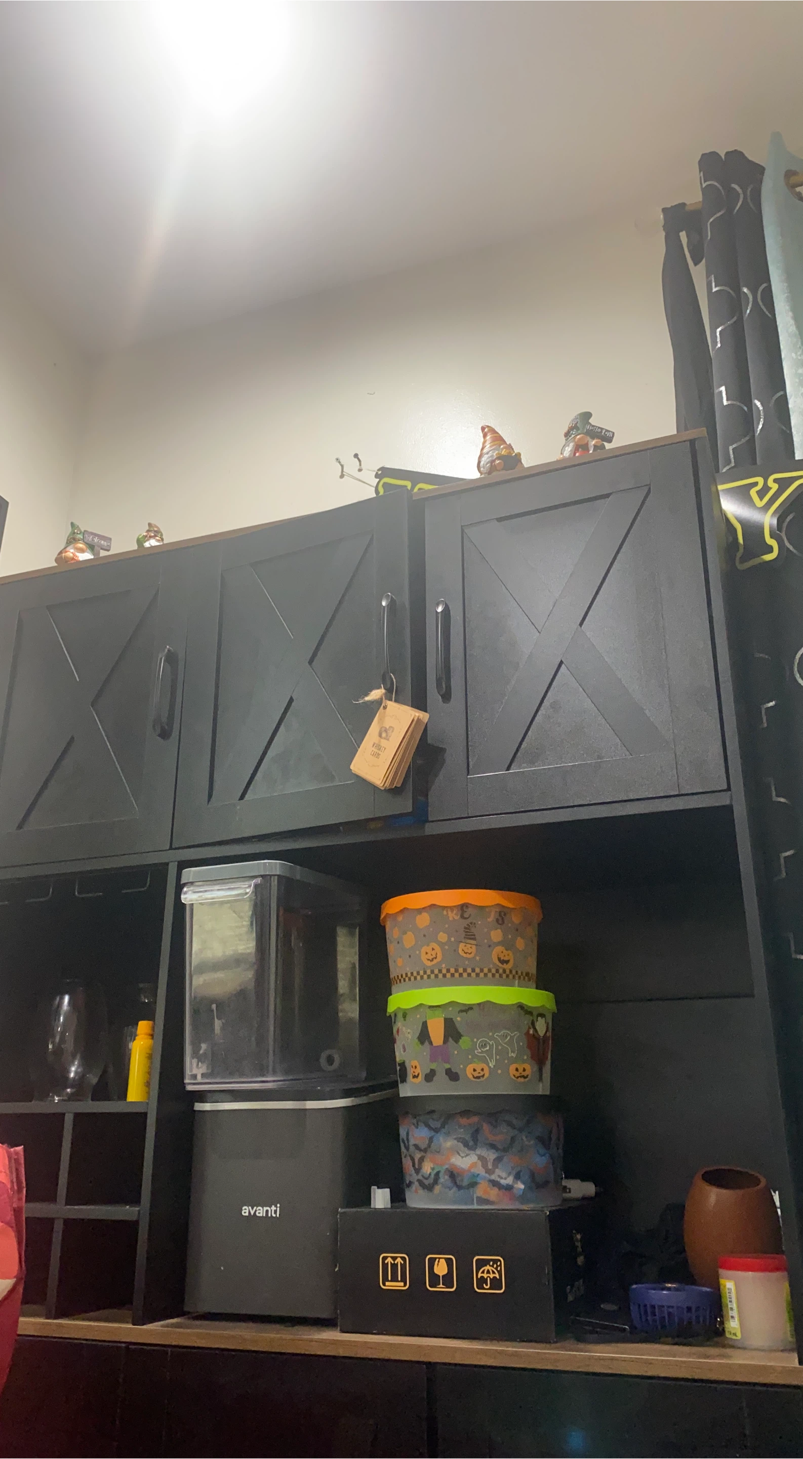 Wine cabinet