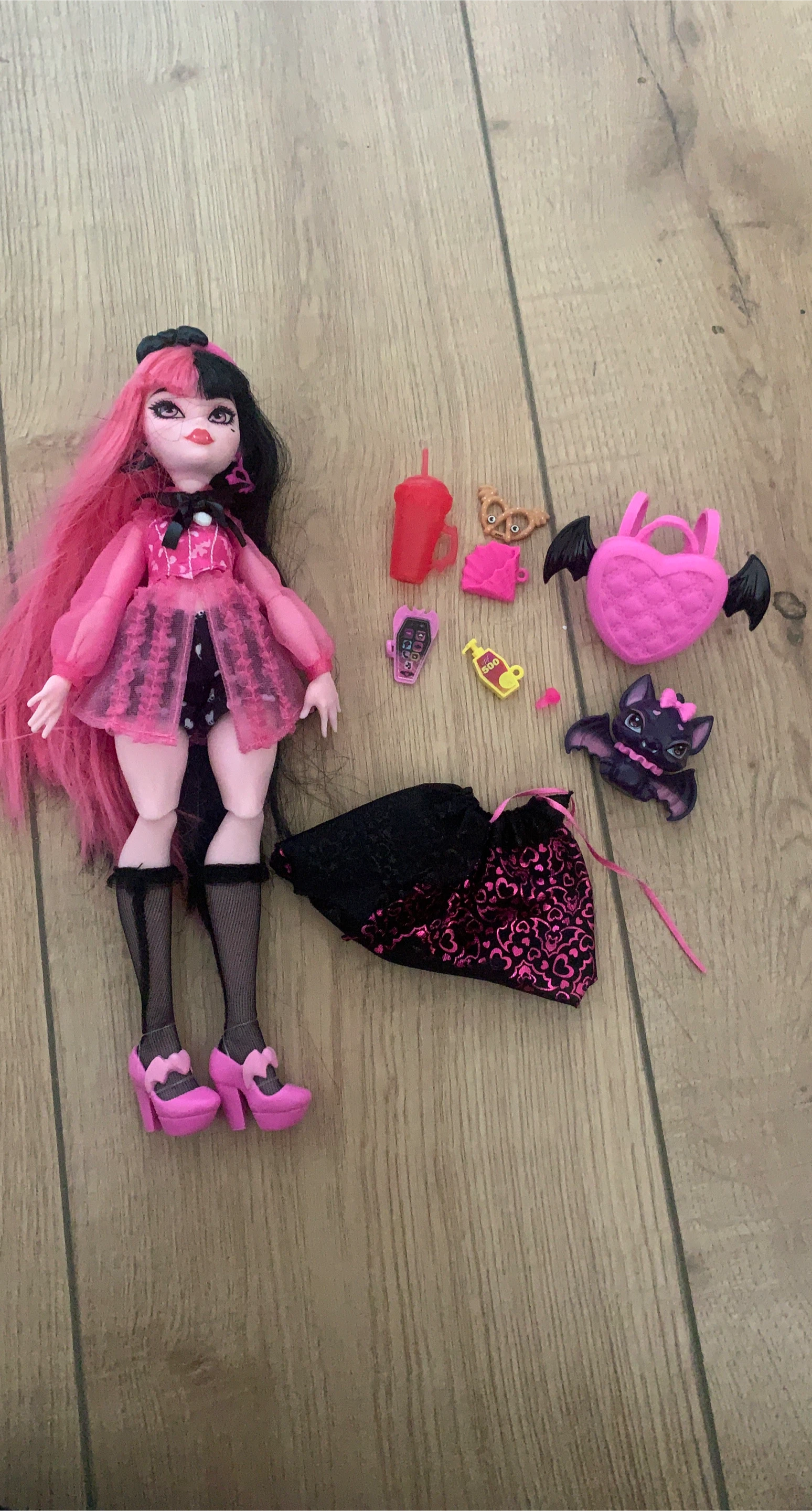 Monster High G3 Draculaura Doll with Accessories thumbnail