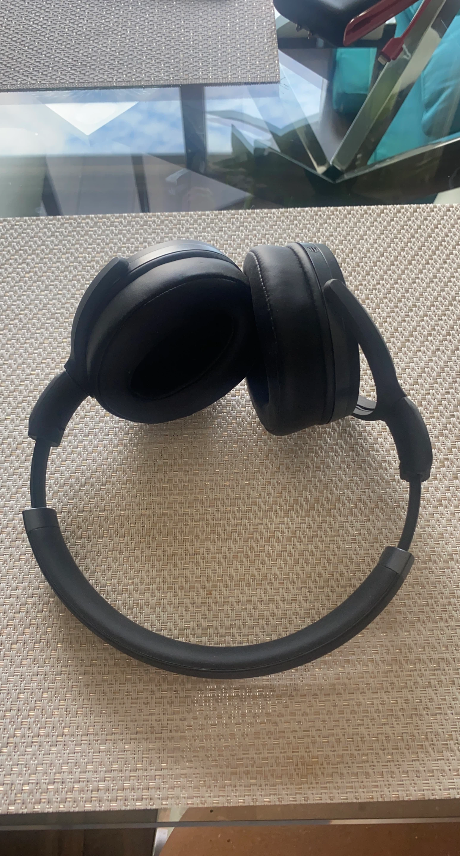 Sennhei Black Wireless Headphones