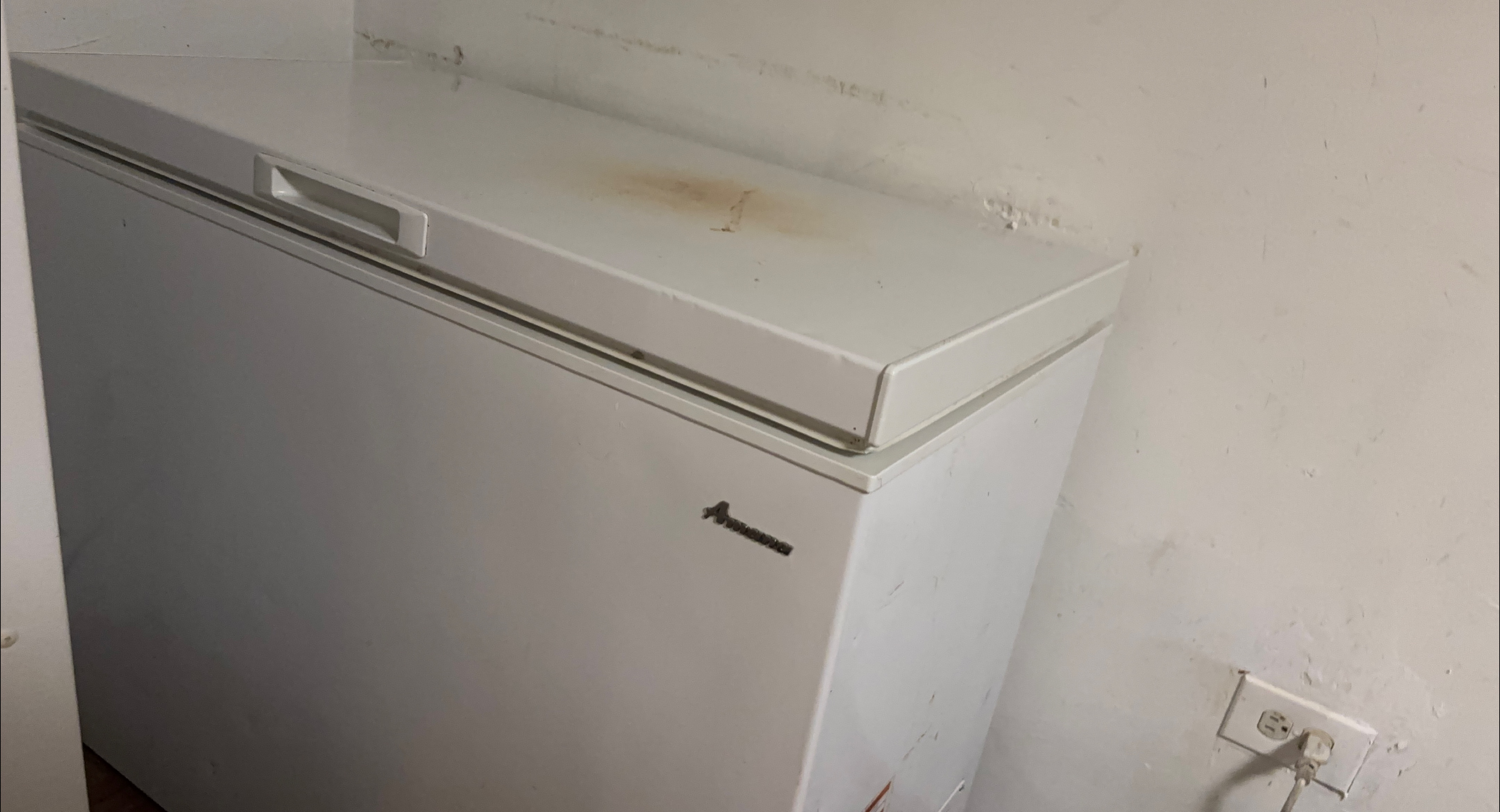 Amana Chest Freezer thumbnail