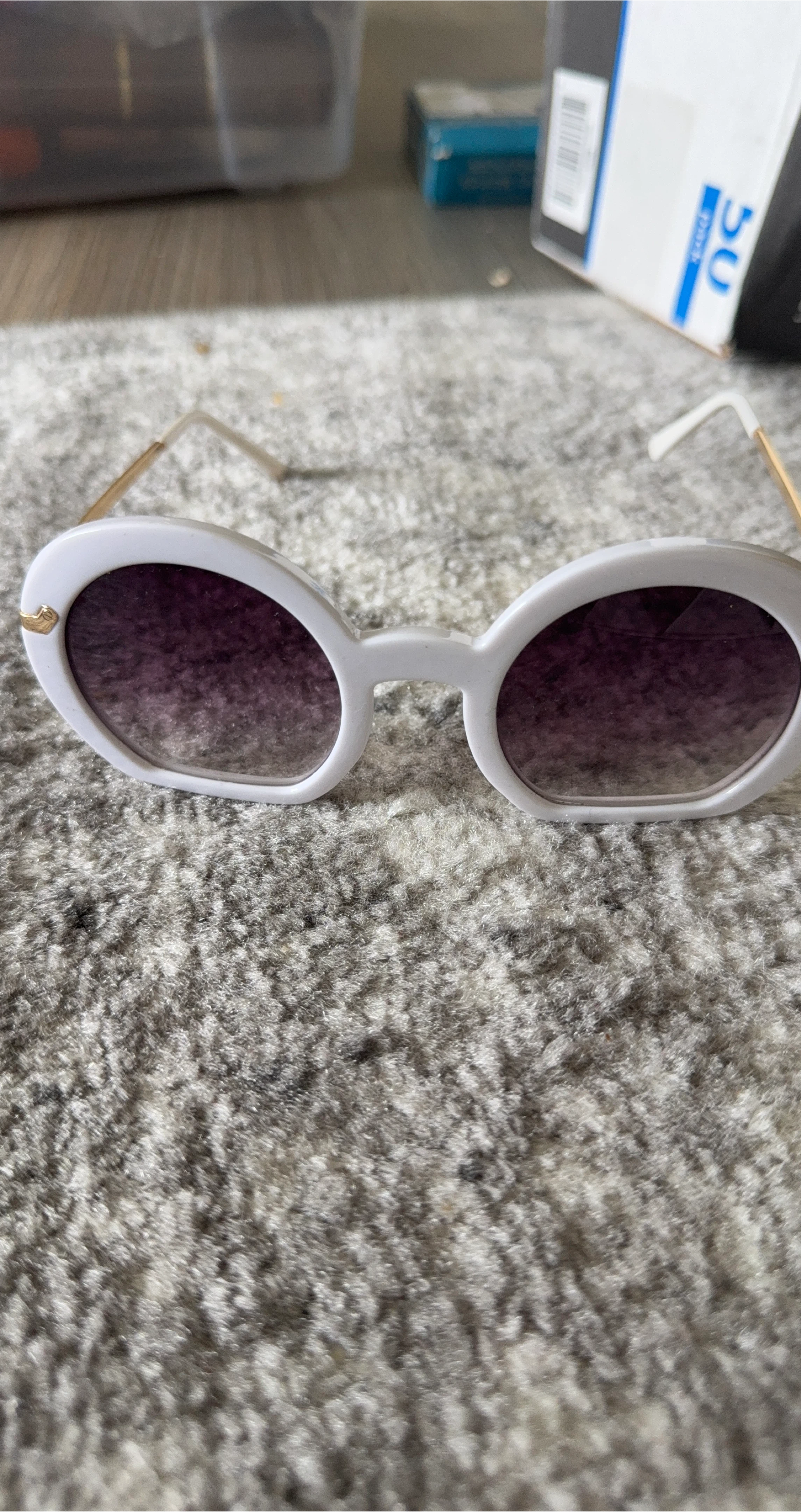 White Sunglasses thumbnail