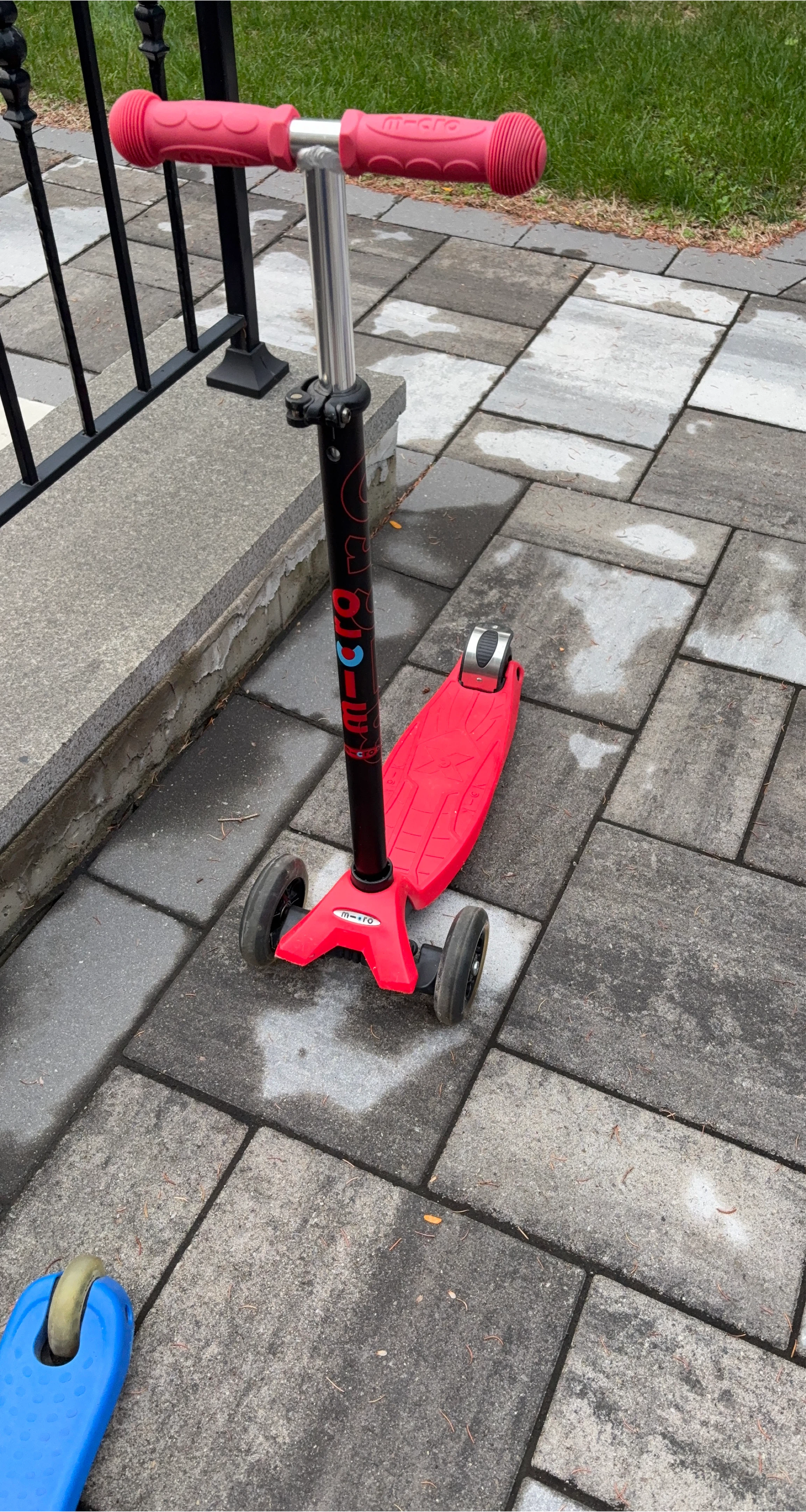 Micro Mini 3-Wheel Scooter - Red thumbnail
