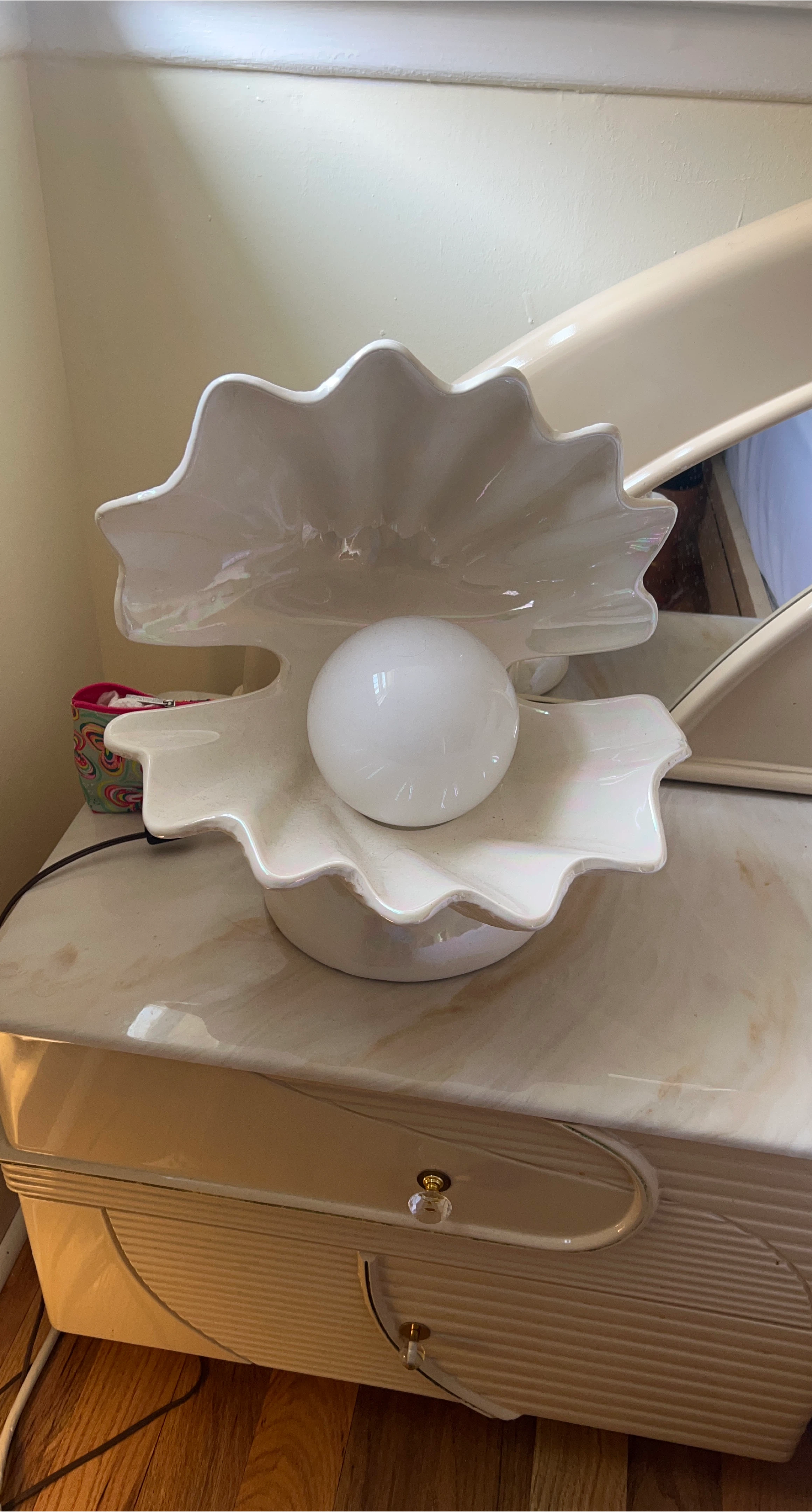 Vintage Pearl Oyster Clam Shell Table Lamp thumbnail