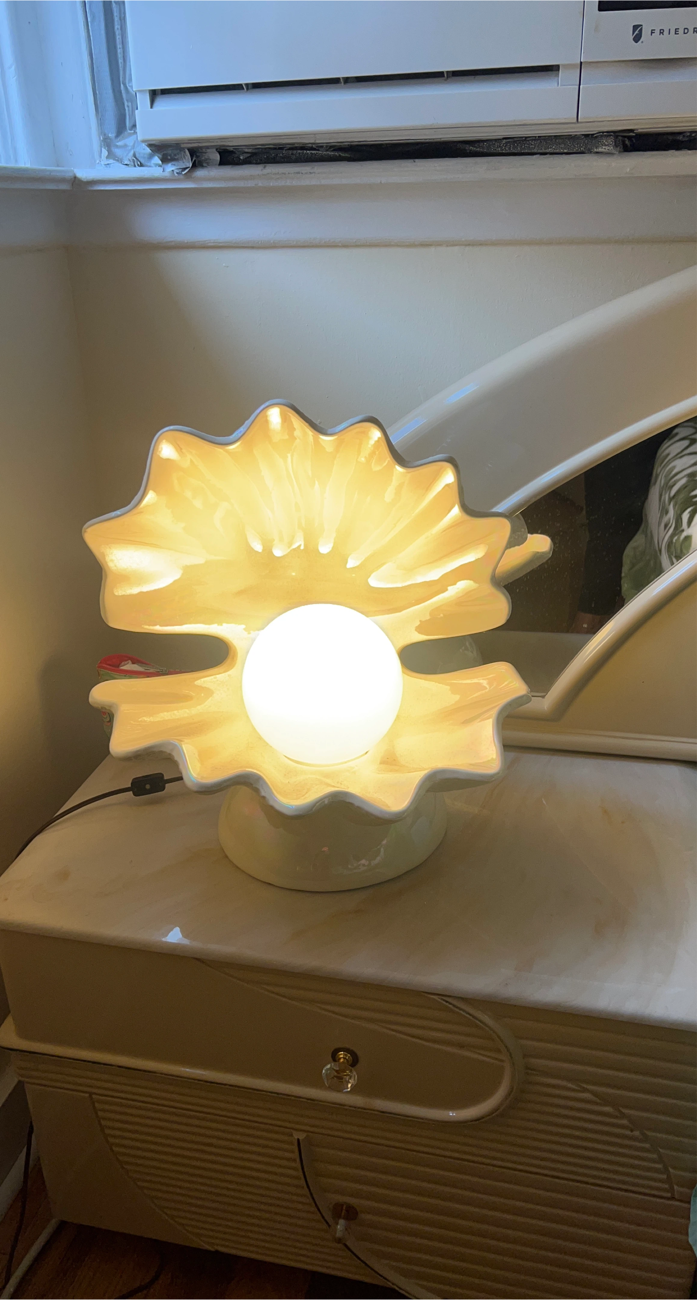 Vintage Clam Shell Lamp image indicator(1)