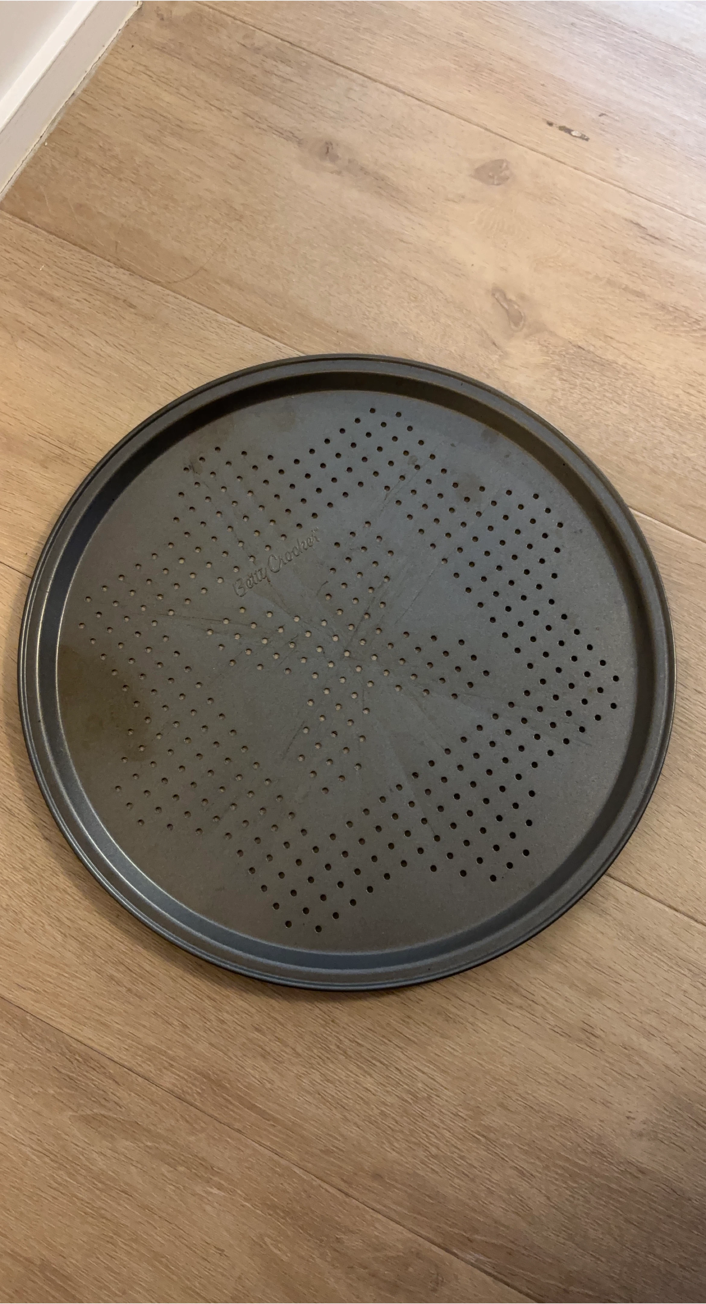 Betty Crocker Pizza Pan - 12” pizza thumbnail