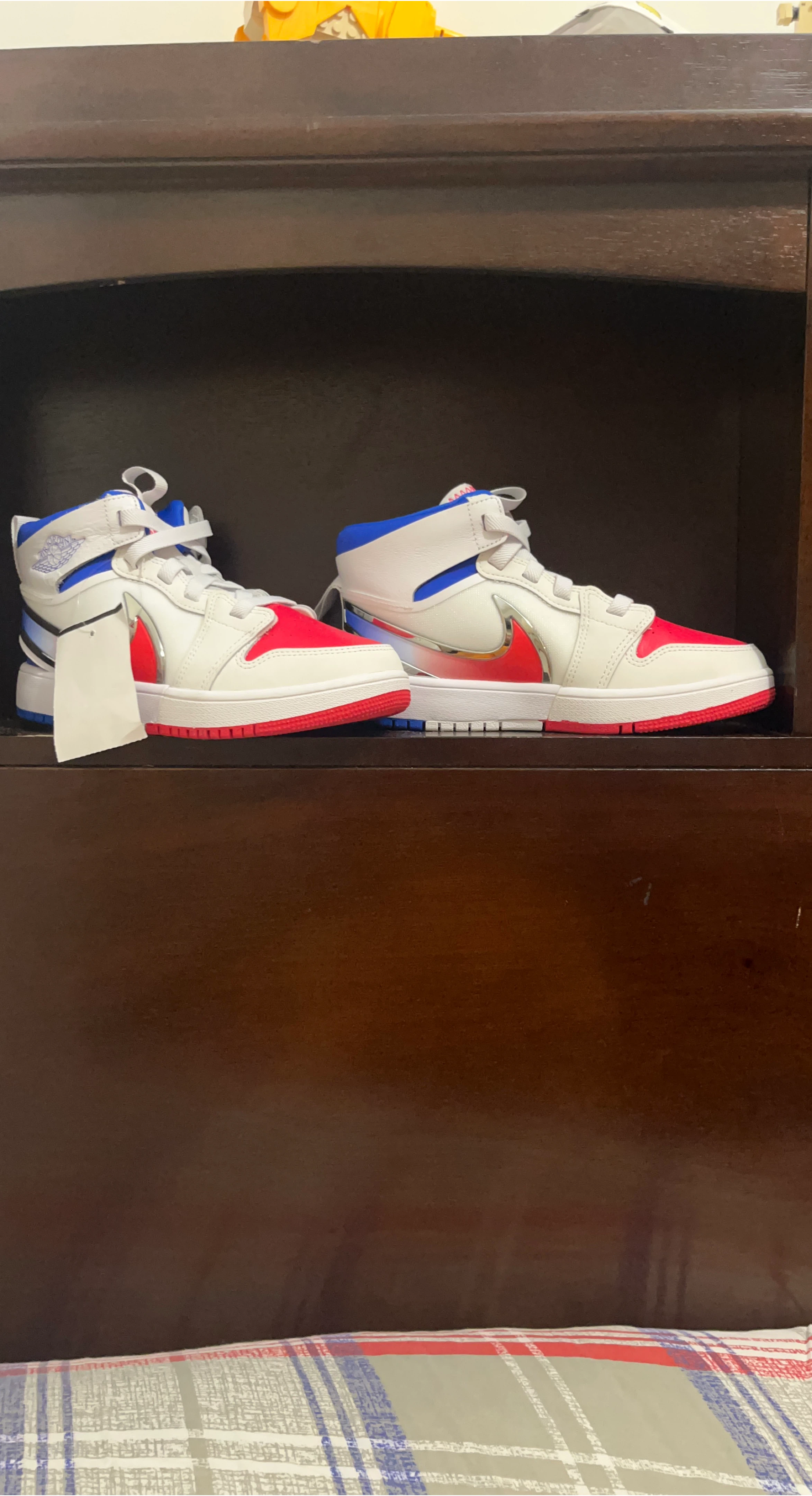 Nike Air Jordan 1 Mid SE thumbnail