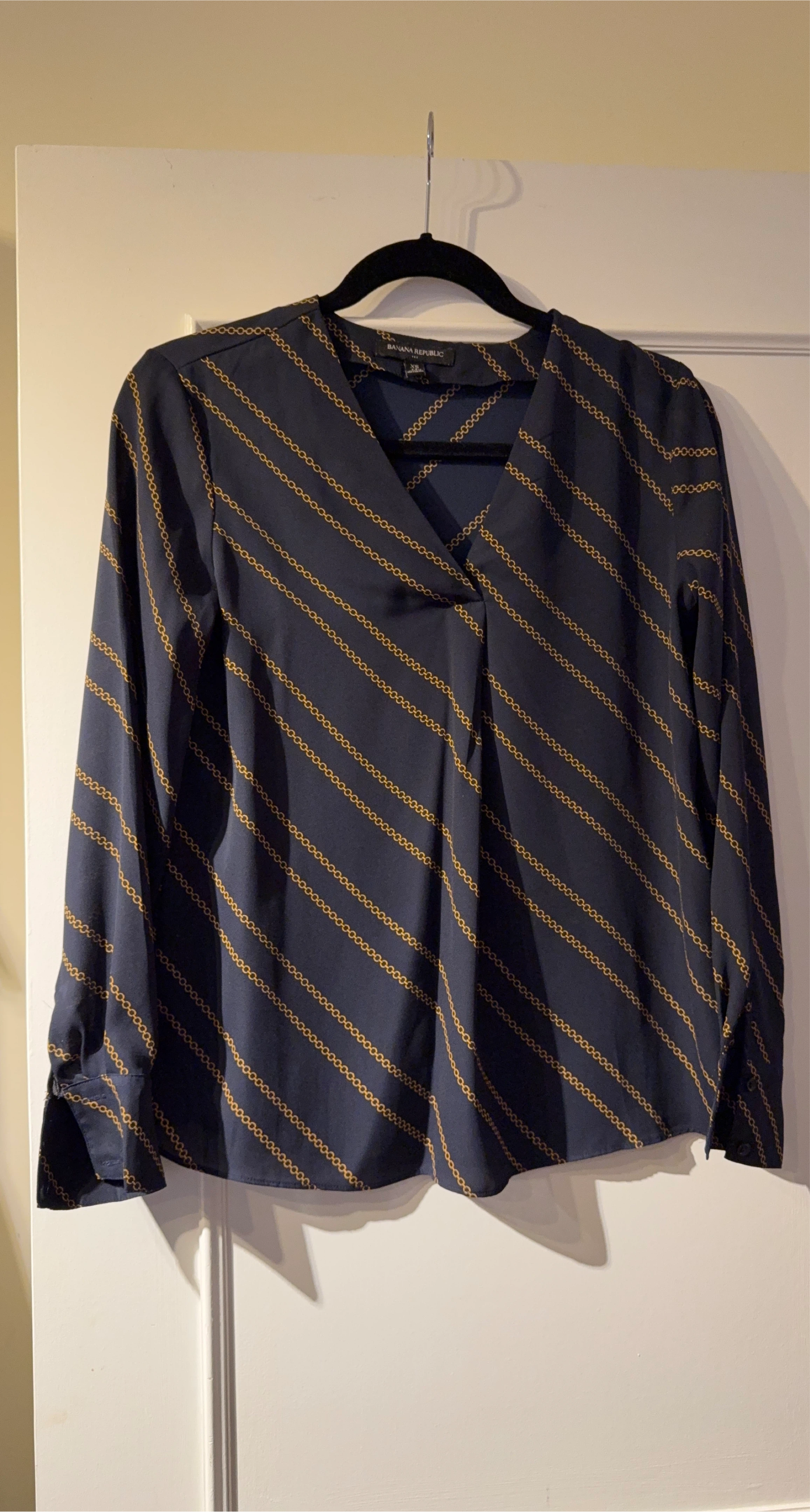 Banana Republic XS Blouse - Navy & Gold Chain Print image indicator(1)