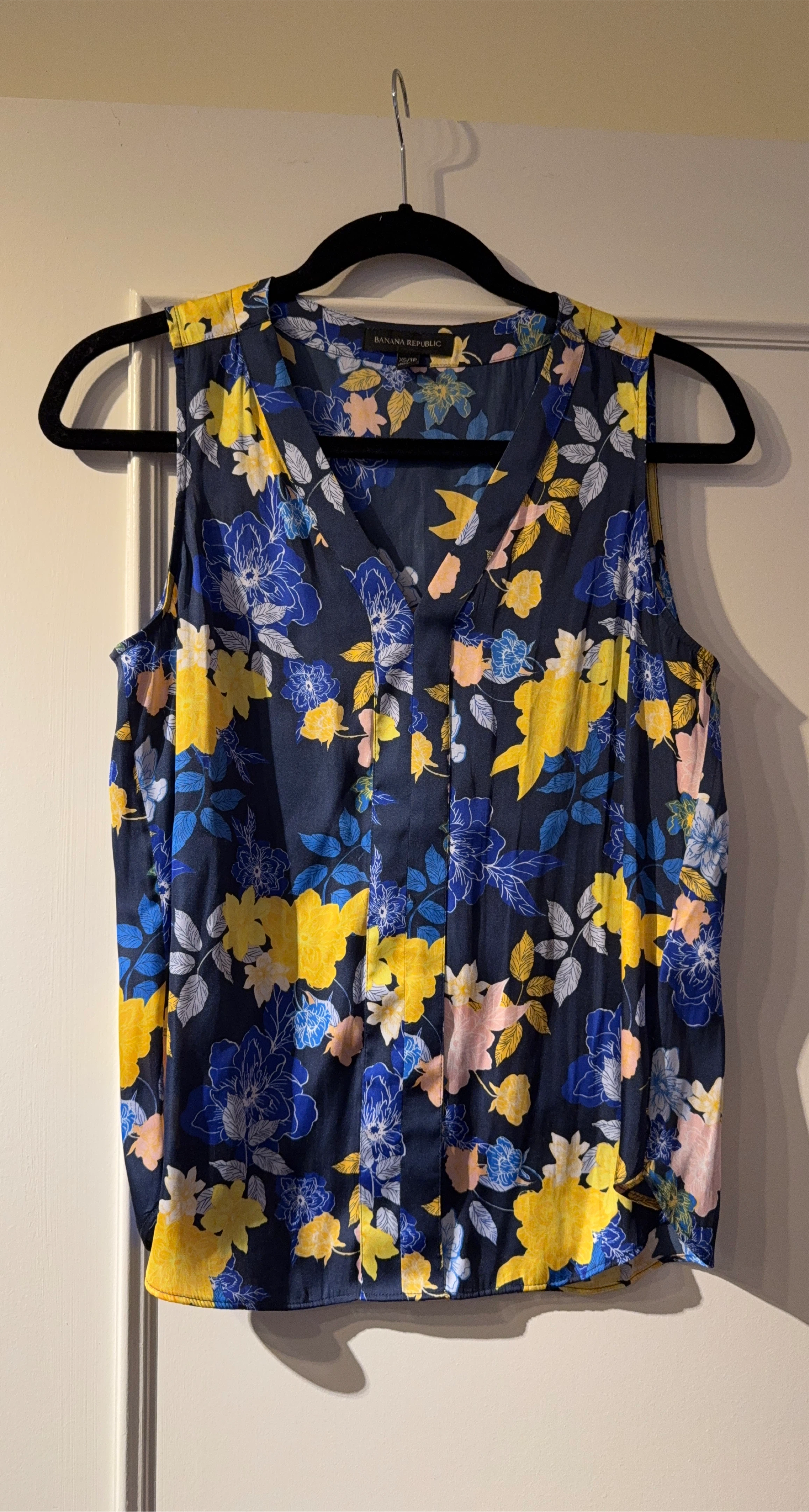 Banana Republic Floral Blouse - Size XS thumbnail