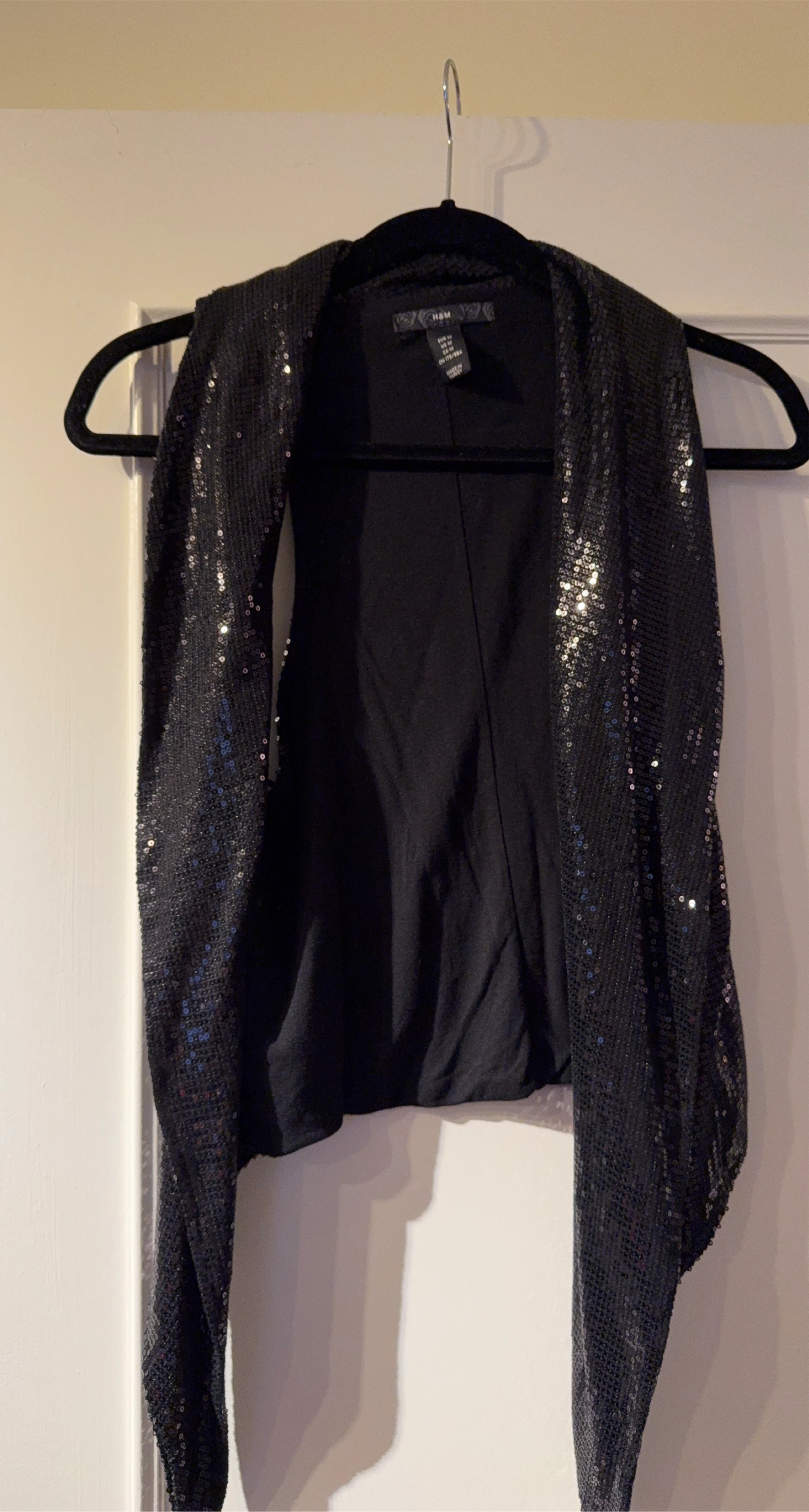 H&M Black Sequin Vest - Size M image indicator(1)