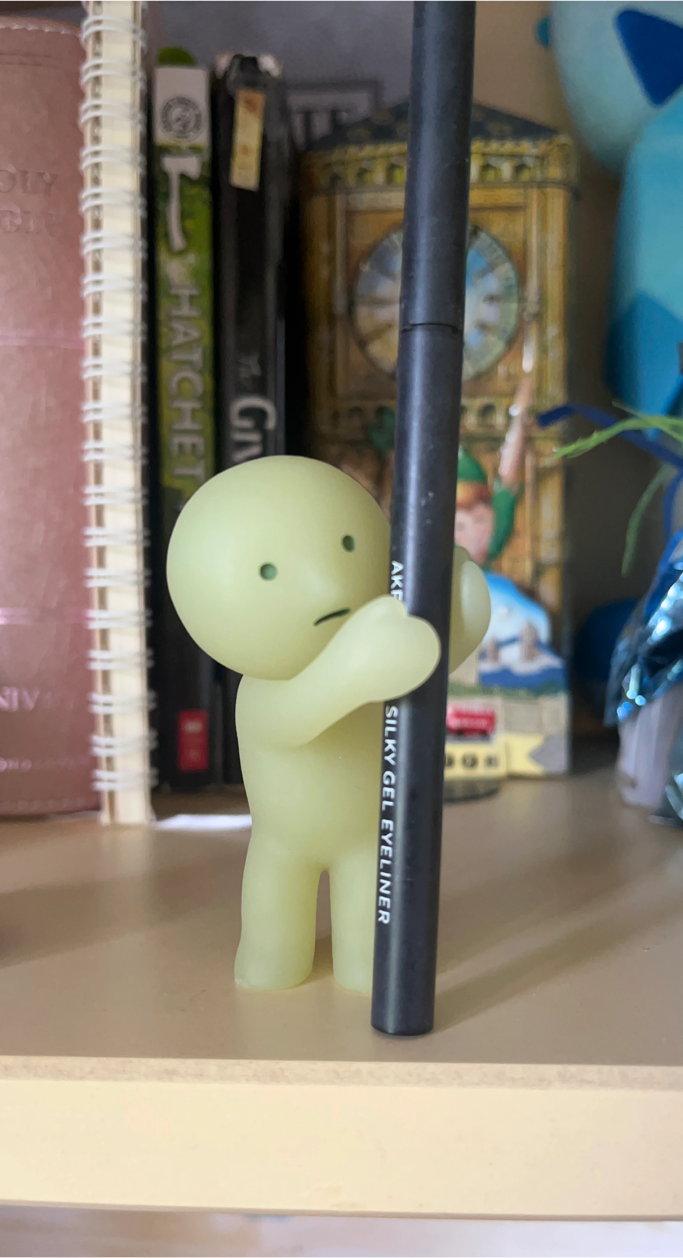 Smiski - Holding something