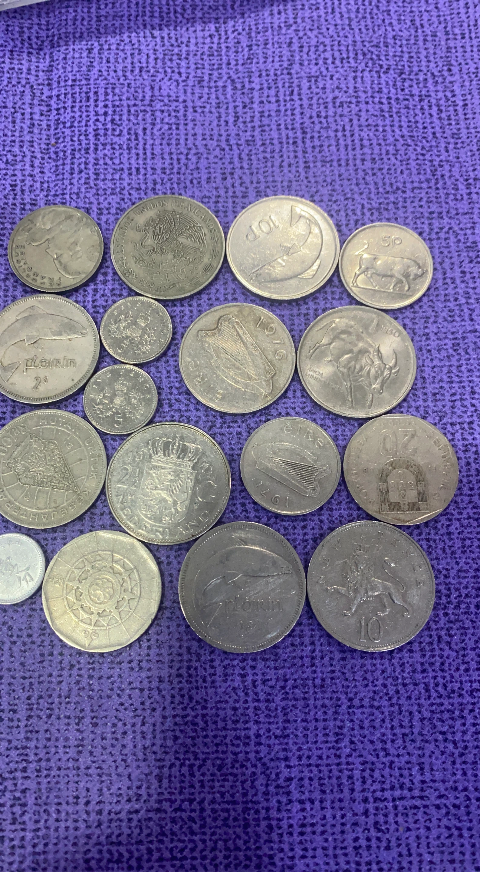 Vintage World Coins - 17 Coins thumbnail