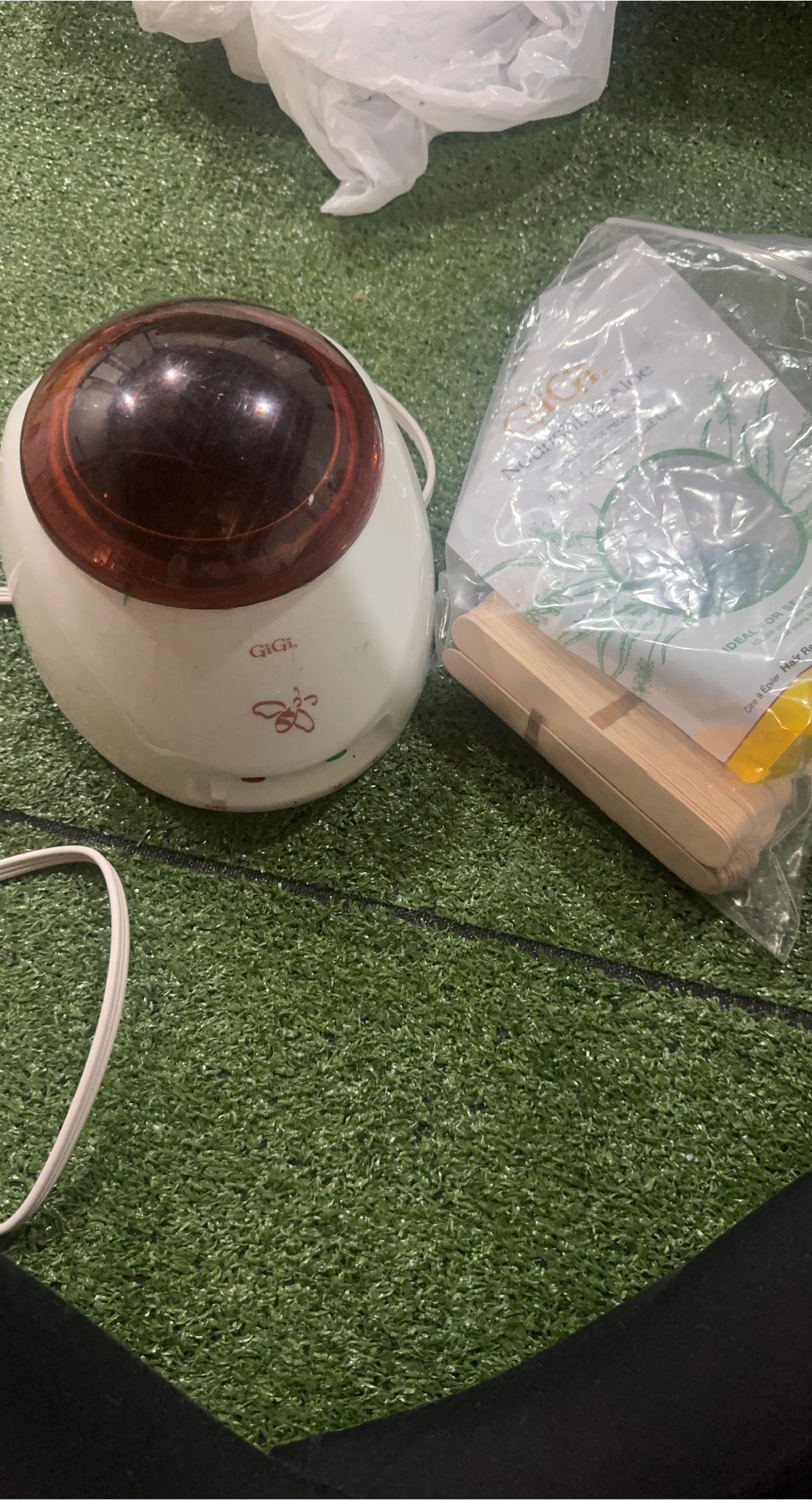 GiGi Wax Warmer with Wax & Sticks thumbnail