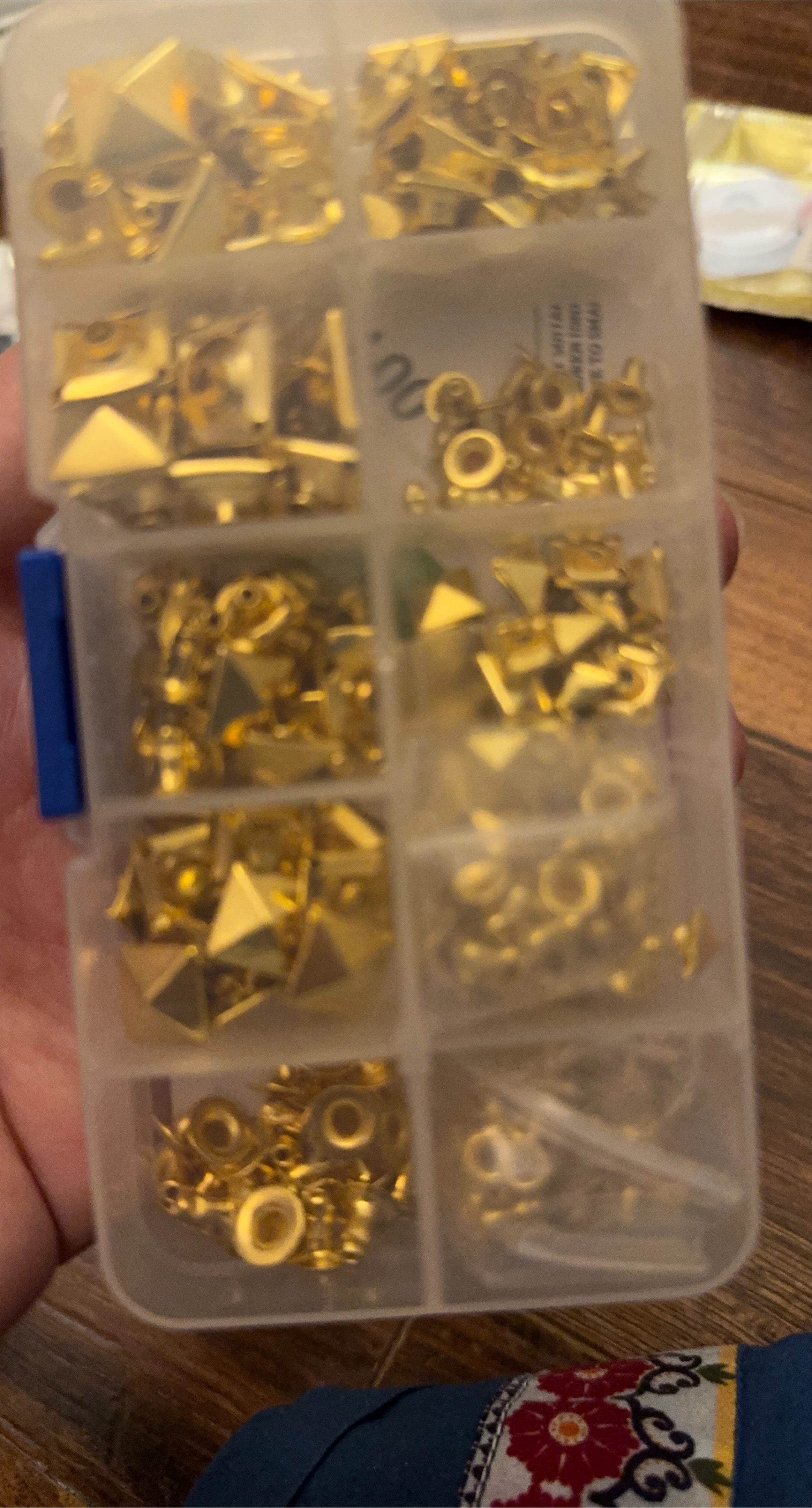 Gold Studs and Eyelets Craft Kit