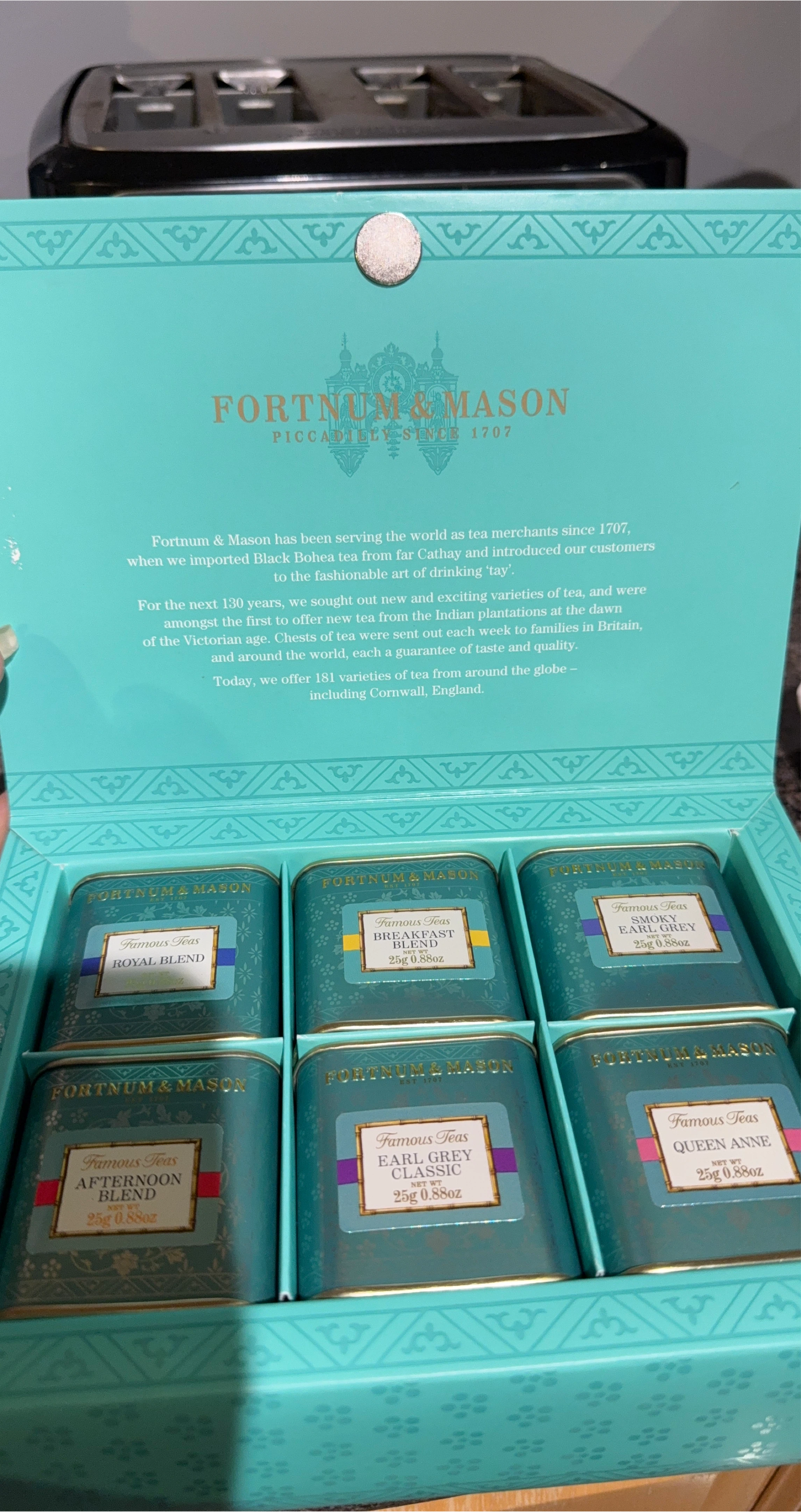 Fortnum & Mason Famous Teas Set thumbnail