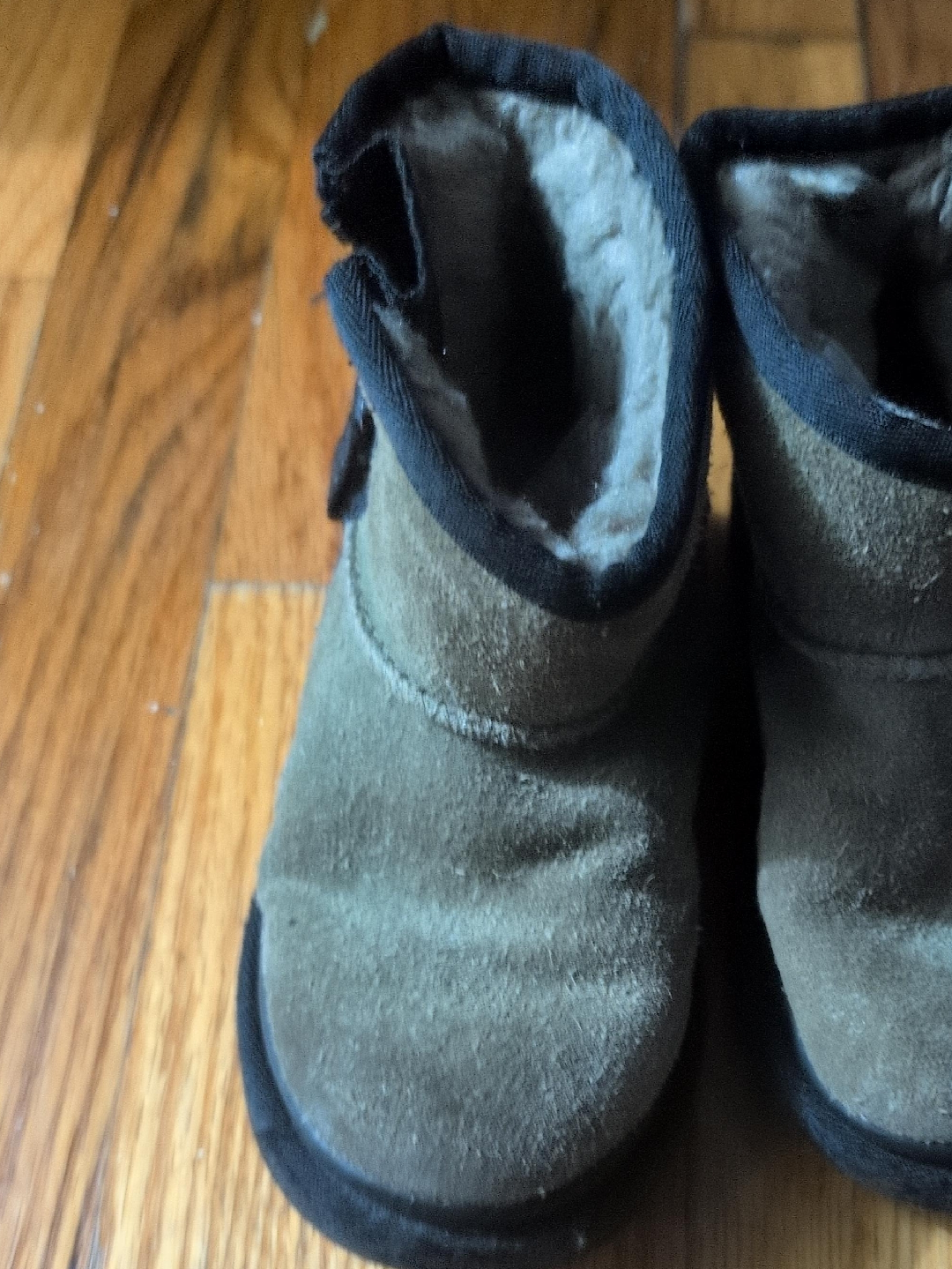 UGG Kids' Boots, Size 7 thumbnail
