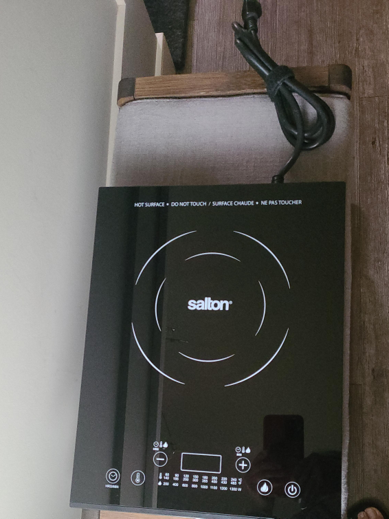 Salton Induction Cooktop - Like New!