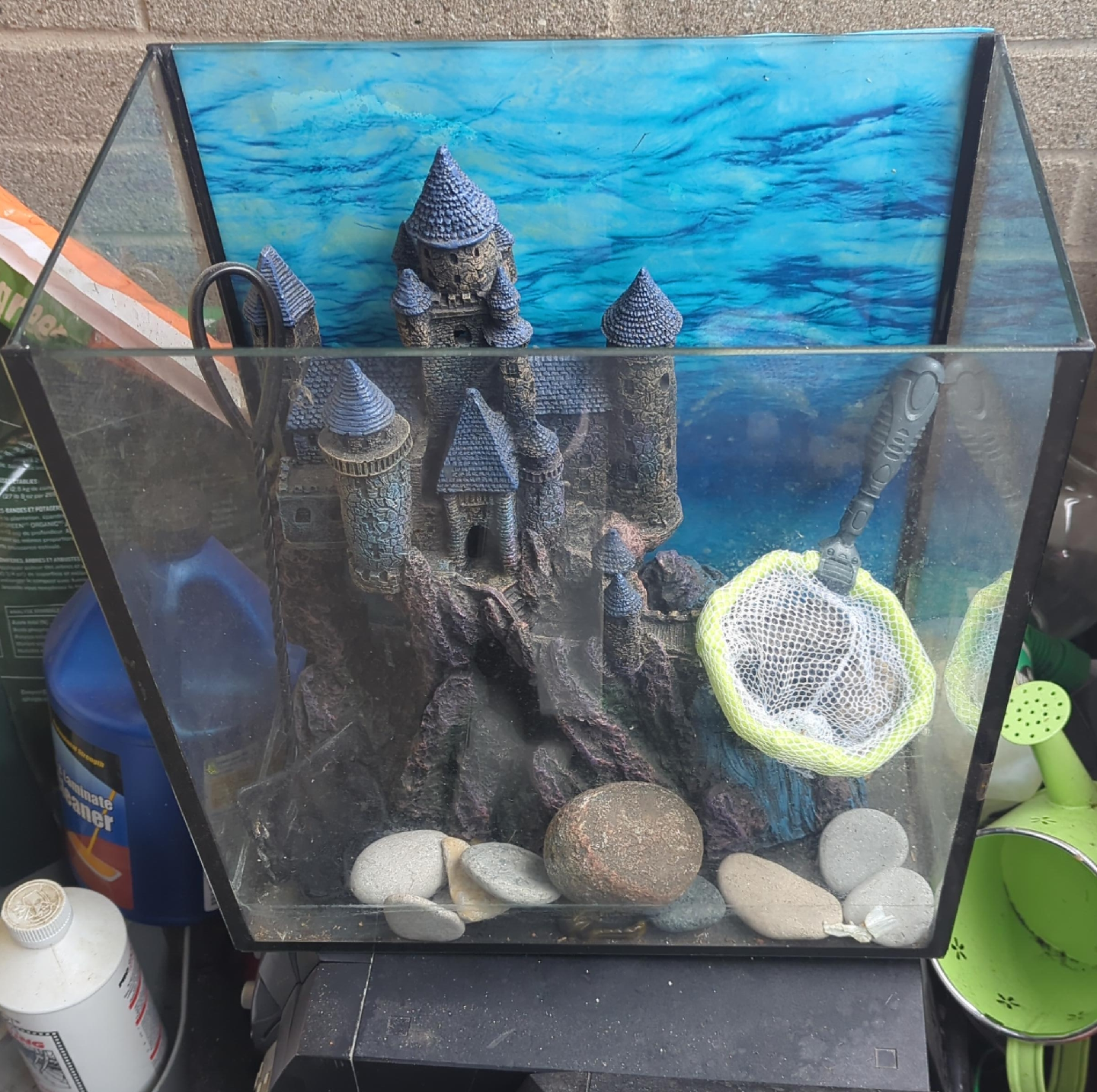 Fish Tank with Castle Decor & Net thumbnail