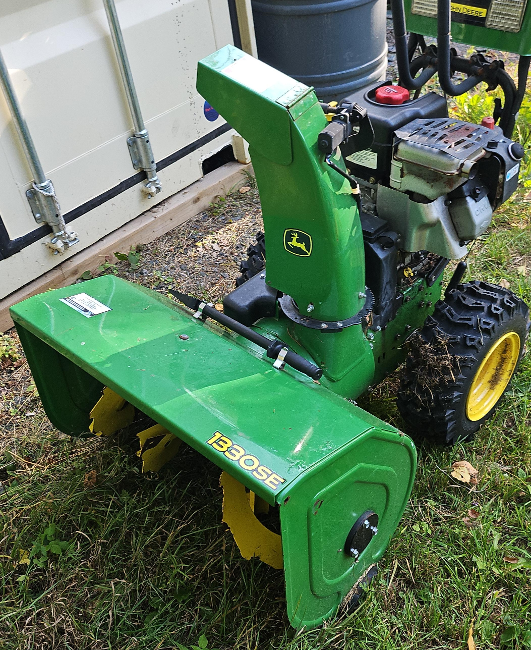 John Deere 1330SE Snowblower thumbnail