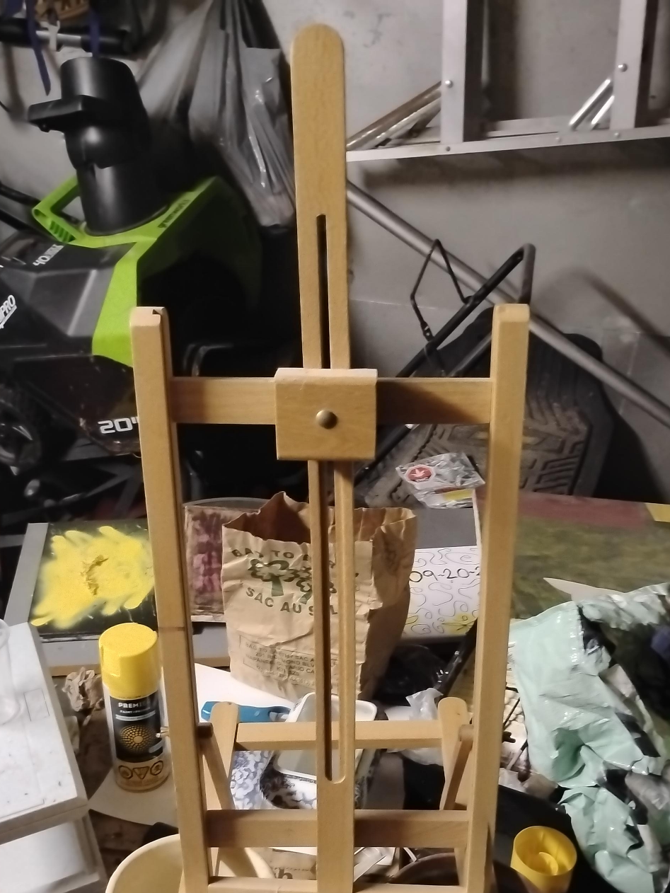 Wooden Easel thumbnail