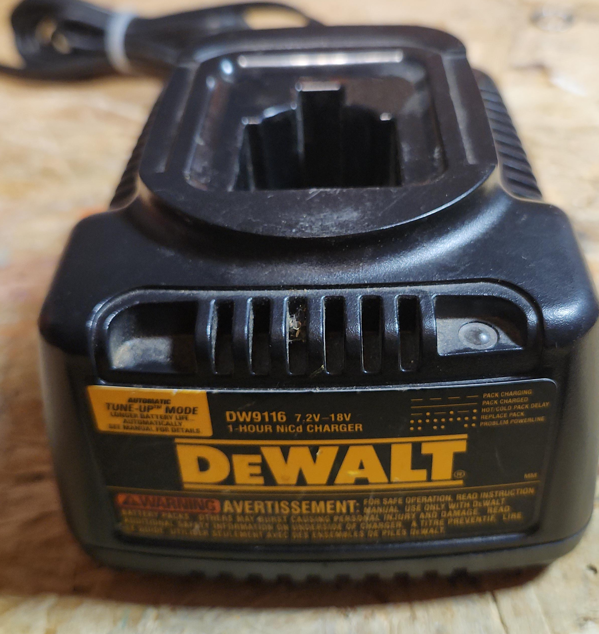 DeWalt DW9116 7.2V-18V 1-Hour Ni-Cd Charger thumbnail