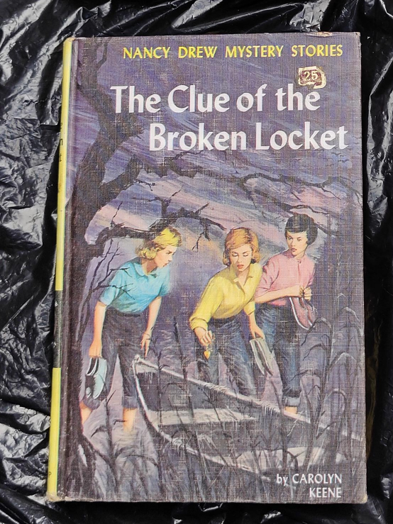 The Clue of the Broken Locket - Nancy Drew Mystery thumbnail